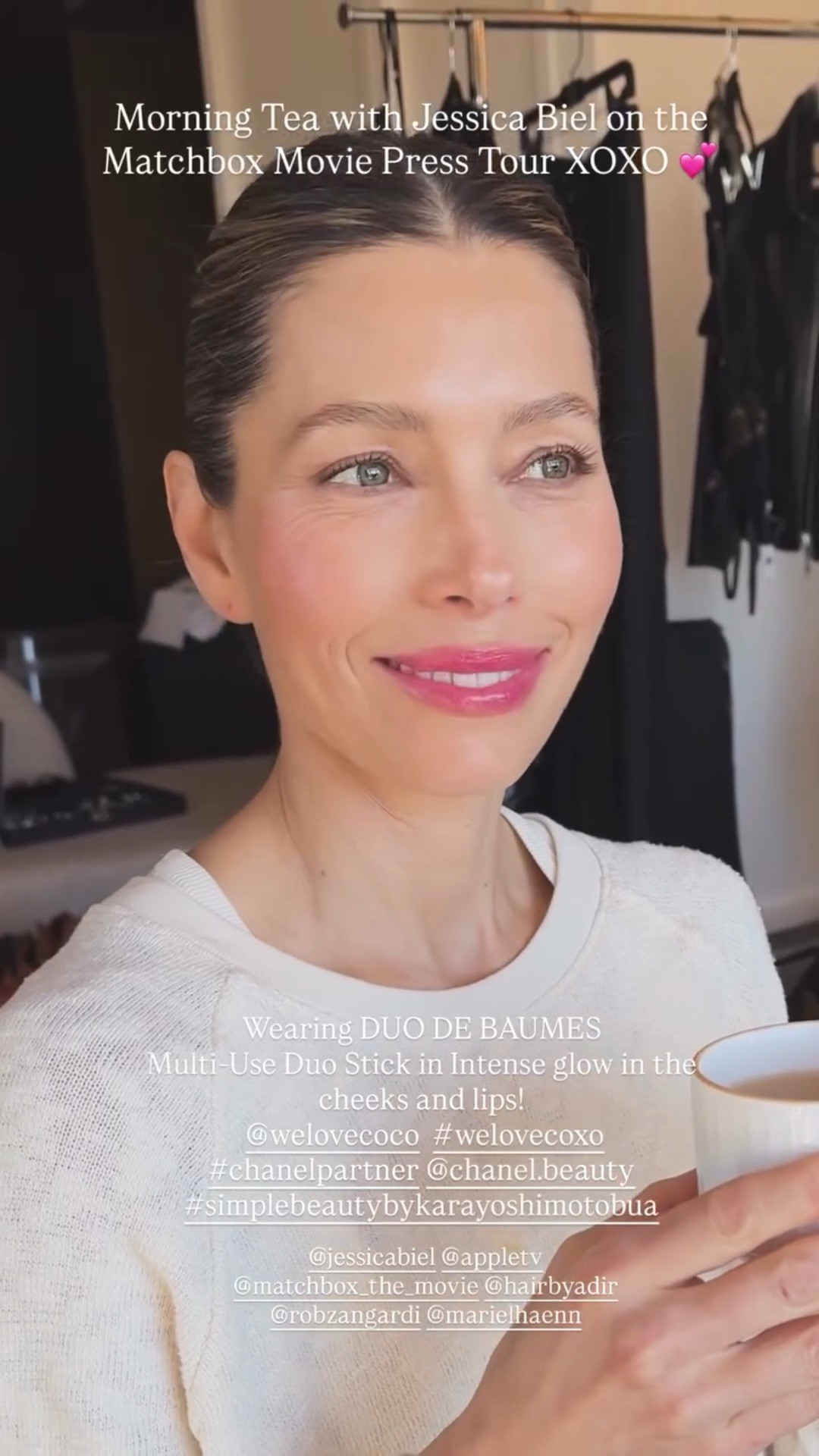 Jessica Biel Make Up stick dual and balm enhances and illuminates complexion and lips ￼