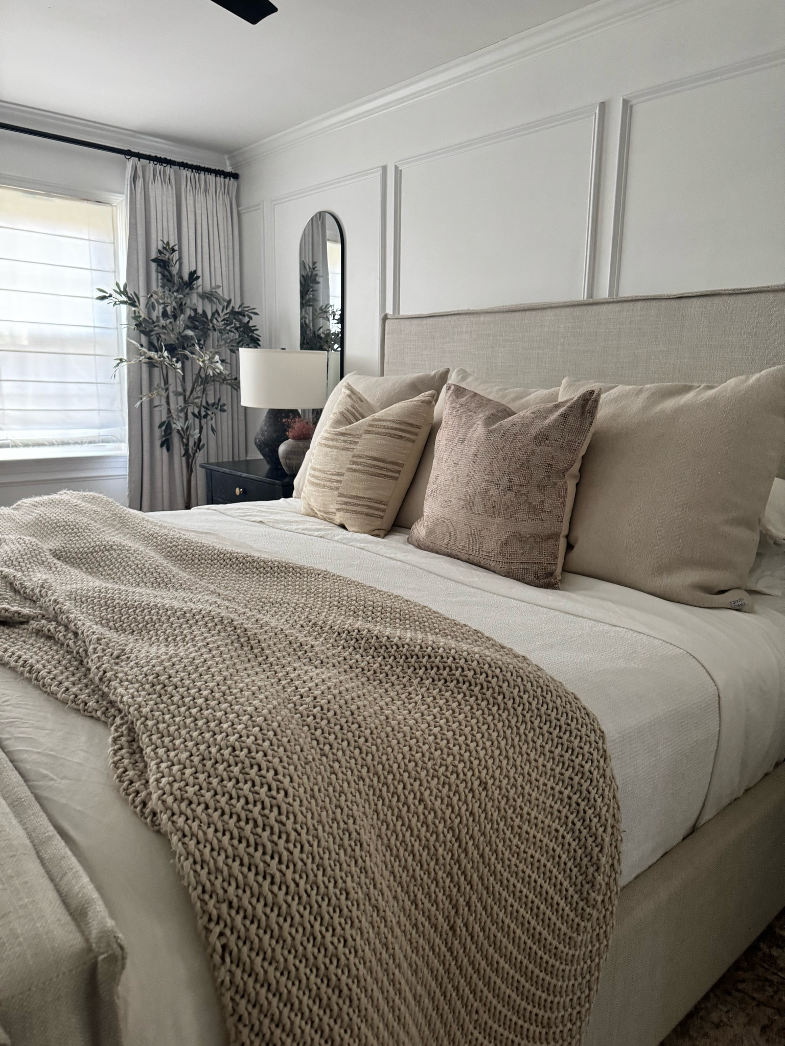 Bedroom view! Love these pillows!

#LTKHome