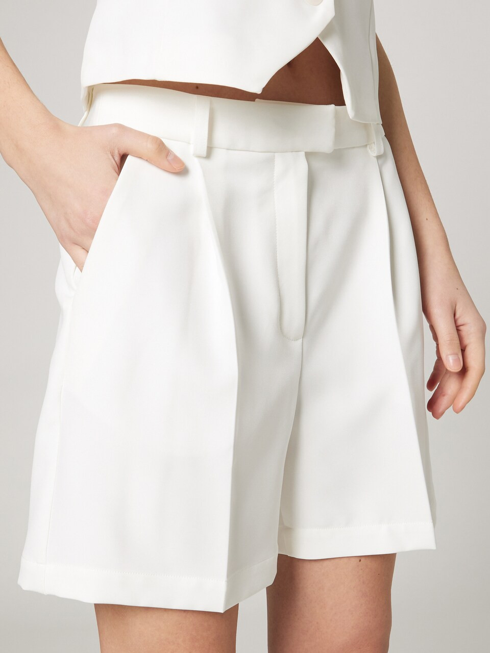 regular Pantaloni con pieghe 'Elisa' | About You IT