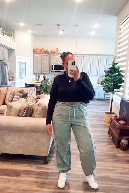 Cargo pants-  medium 
Top- medium 
Sneakers -  tts 

Super Bowl Sunday 
Errands outfit 
Cargo pants 
Cargo 
Weekend outfit 
Nike sneakers 
Nike dunks 
Winter outfit 
Spring outfit 
Outfit 
OOTD 
Fashion 
Midsize 

Follow my shop @styledbylynnai on the @shop.LTK app to shop this post and get my exclusive app-only content!

#liketkit 
@shop.ltk
https://liketk.it/4wjbe

Follow my shop @styledbylynnai on the @shop.LTK app to shop this post and get my exclusive app-only content!

#liketkit #LTKsalealert #LTKfindsunder50 #LTKstyletip
@shop.ltk
https://liketk.it/4yxHA