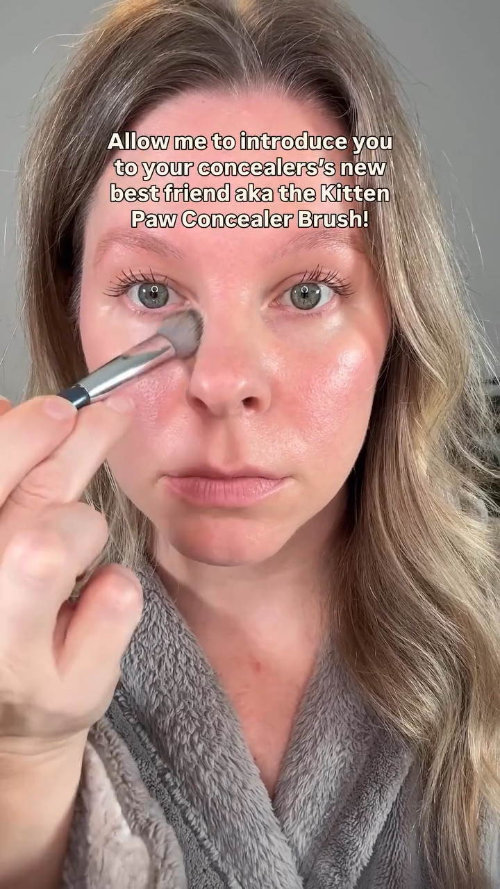 My go-to @thebkbeauty concealer brush is on sale today at @ultabeauty for $12. If you've been wanting it, now's the perfect time to grab it. I'll link it in my stories or DM you the link if you'd like - just let me know in the comments. As always, follow for more easy and every day makeup!