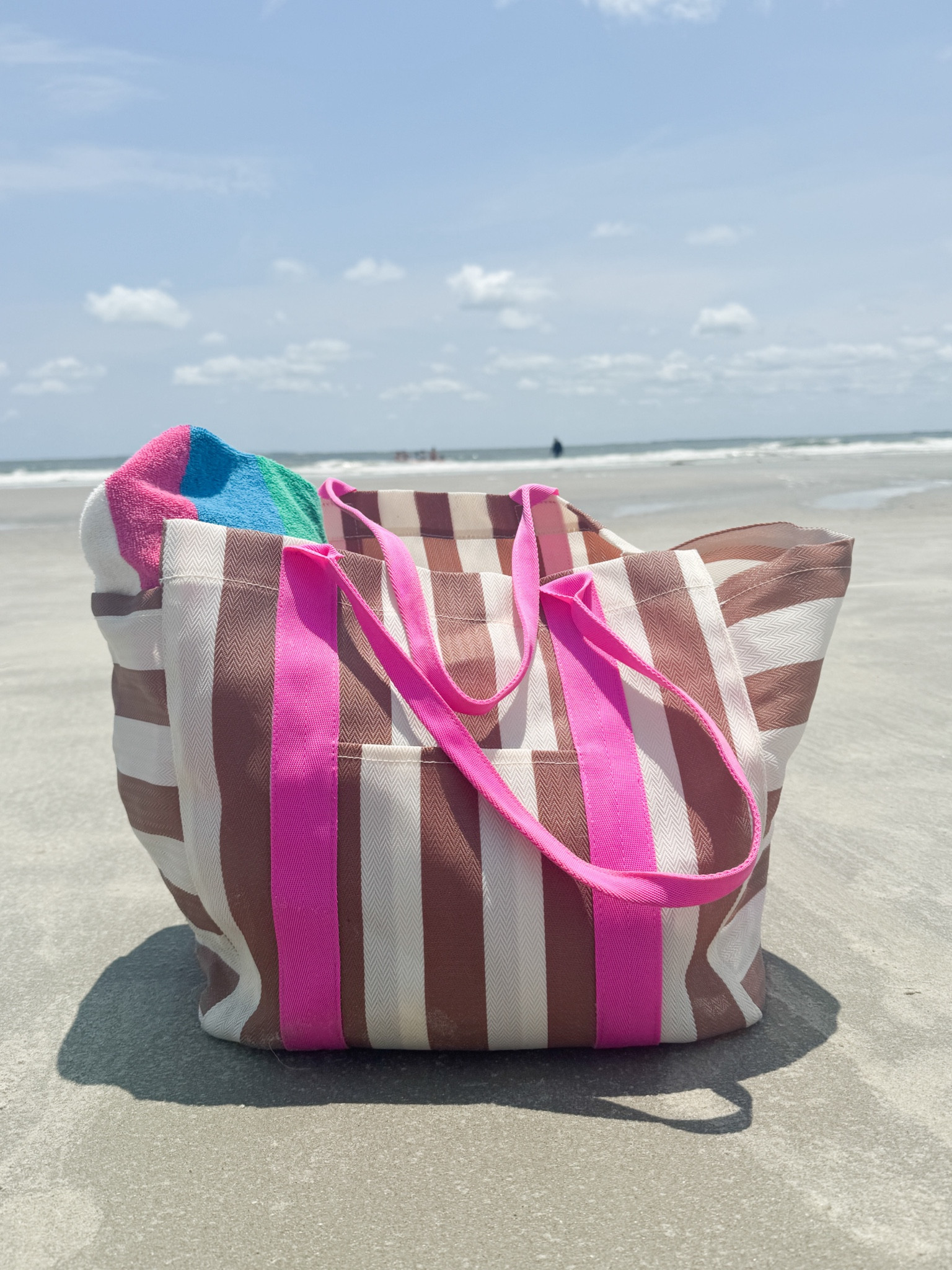 One of the best beach bags I’ve ever owned. Super roomy, $25 and comes in four colors.

#LTKSwim #LTKFindsUnder50 #LTKItBag