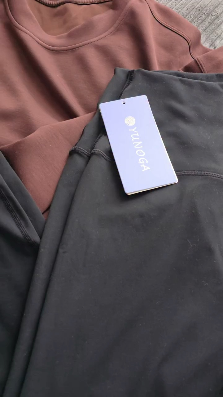 These @yunoga_athletic brand leggings are my new fave!

No front seam ✅️
Buttery-soft fabric✅️
High-waisted seamless waistband✅️
V-seam back✅️
Squat-proof and non-see-through✅️

I'll be wearing these on repeat!

P.S. the super cute athletic top is also by Yunoga 🥰

Enjoy 20% off of these leggings and more on the Yunoga website (link in my bio) by using code AMBER20 at checkout.

#yunoga #yunogasports #butterysoftleggings #athleticwear #midsizefashion