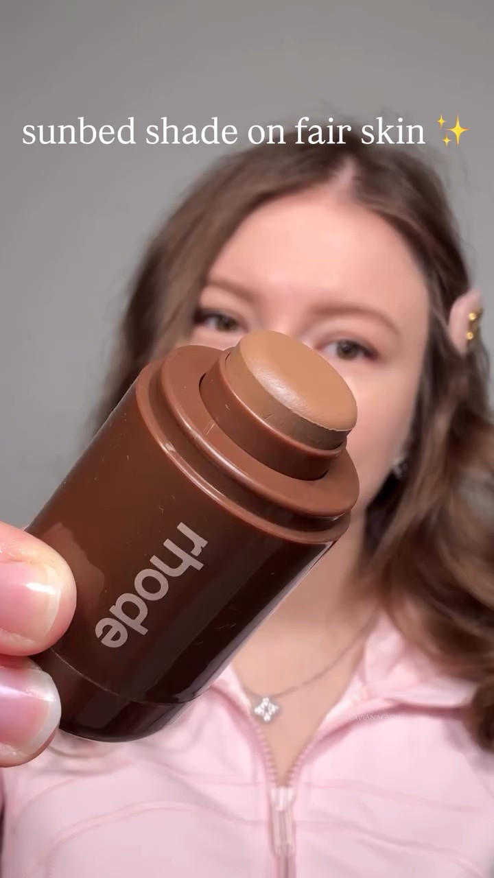 sun-kissed BUT make it fair skin friendly 🤎✨

@rhode pocket bronze in sunbeam

Would you wear this for an everyday bronzed look? 🤔💭

🏷️ rhode pocket bronze sunbeam, bronzer for fair skin, natural bronzed glow, cream bronzer, soft sculpted makeup.

#rhode #pocketbronze #fairskinmakeup #makeup #summermakeup