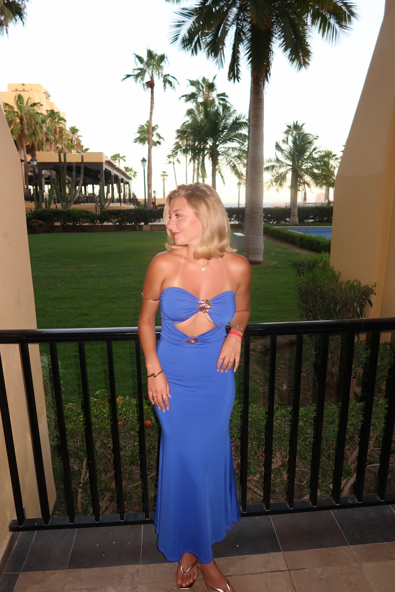 this dress with a tan👩🏼‍🍳🤌🏼💋