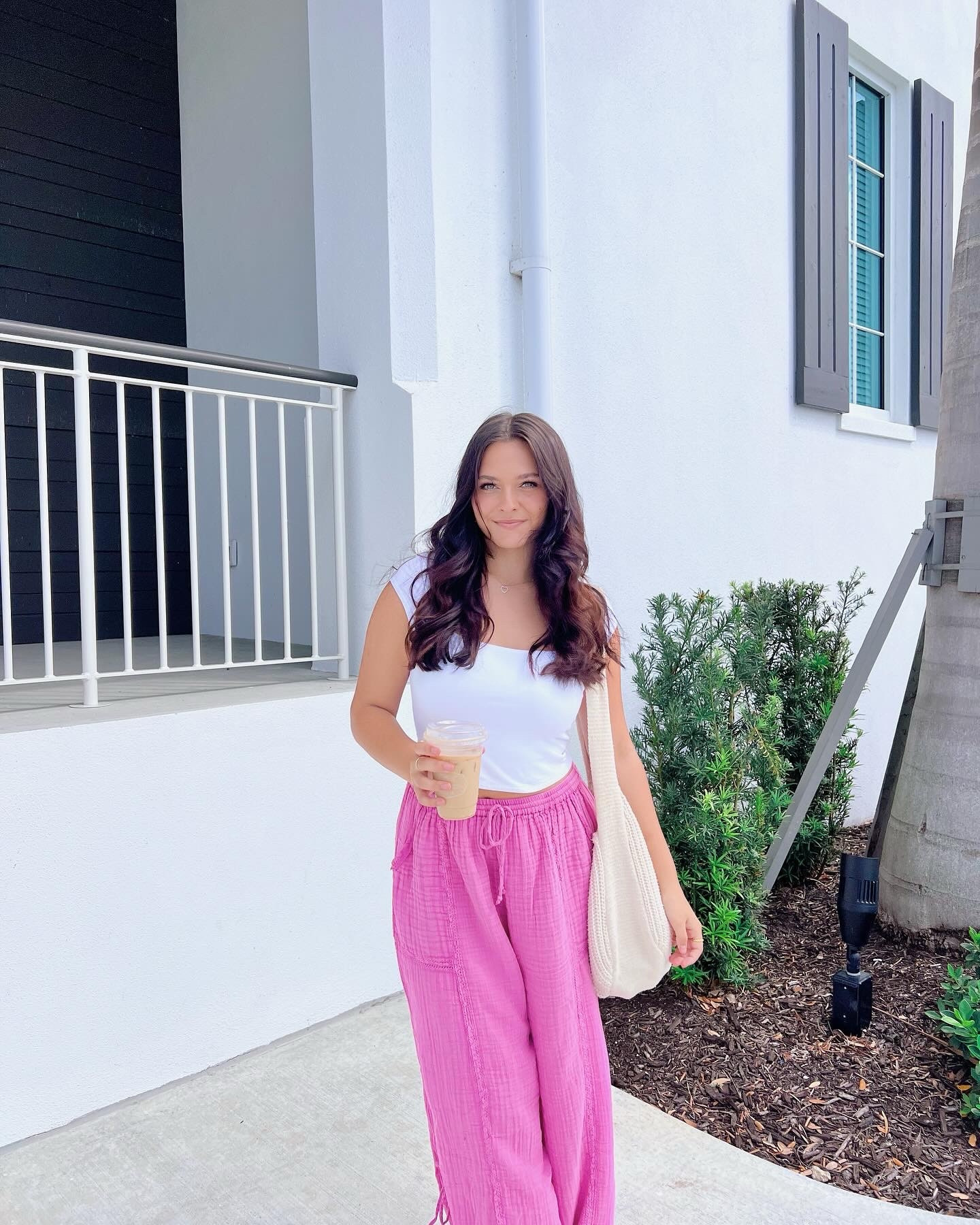 comfiest outfit for a morning going to a coffee shop ☕️🩷✨
Size Reference: Top M
Pants M