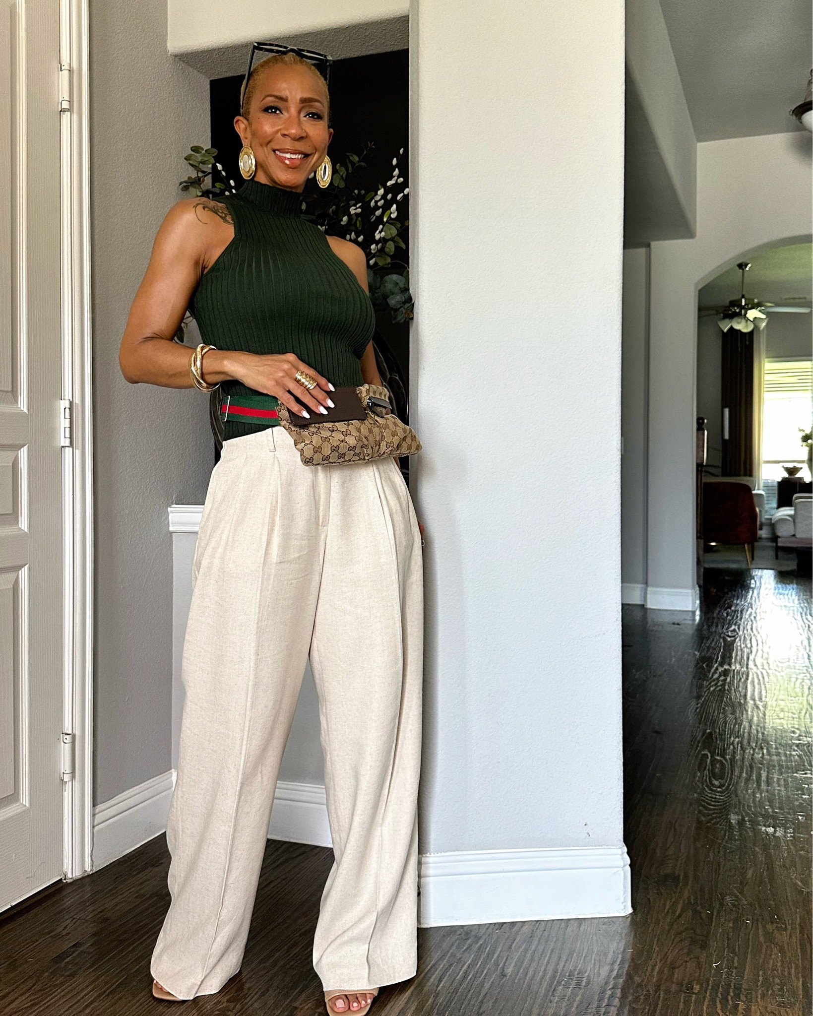 Put the looks on. No destination required…
Sunglasses @dezi 
Top @walmart 
Pants @hm 
Bag @gucci 
Shoes @cosyisland_official 
https://tinyurl.com/42yvd25y