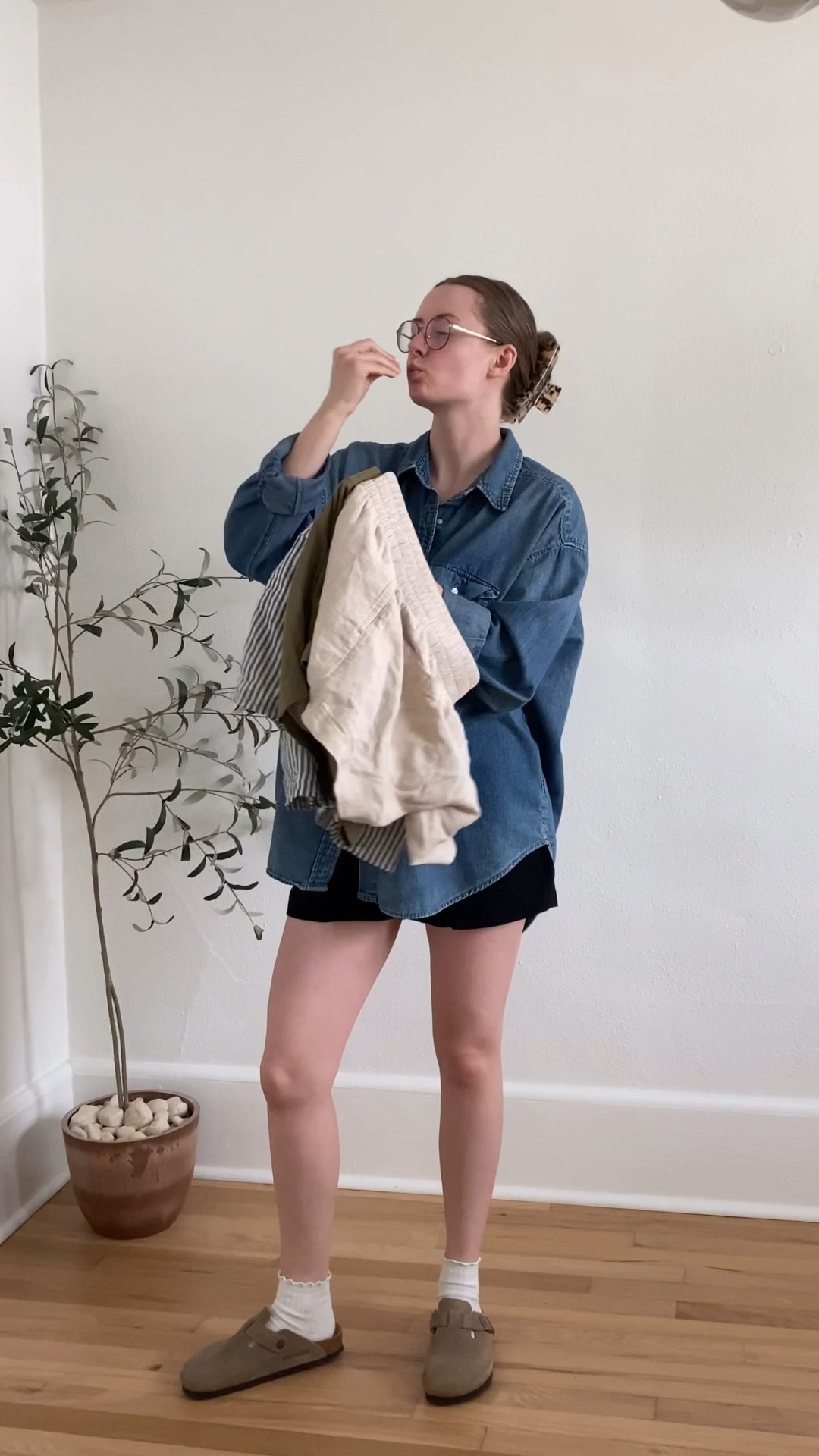 My FAVORITE linen blend shorts are on sale for $15 until tomorrow!! I’m very tempted to snag a couple more colors 🤭 I rotate between these 4 pairs every single day in spring and summer. I love how stretchy the waistband is and that they have a 3.5” inseam, so they’re definitely mom approved! 

#LTKSaleAlert #LTKSeasonal #LTKootd