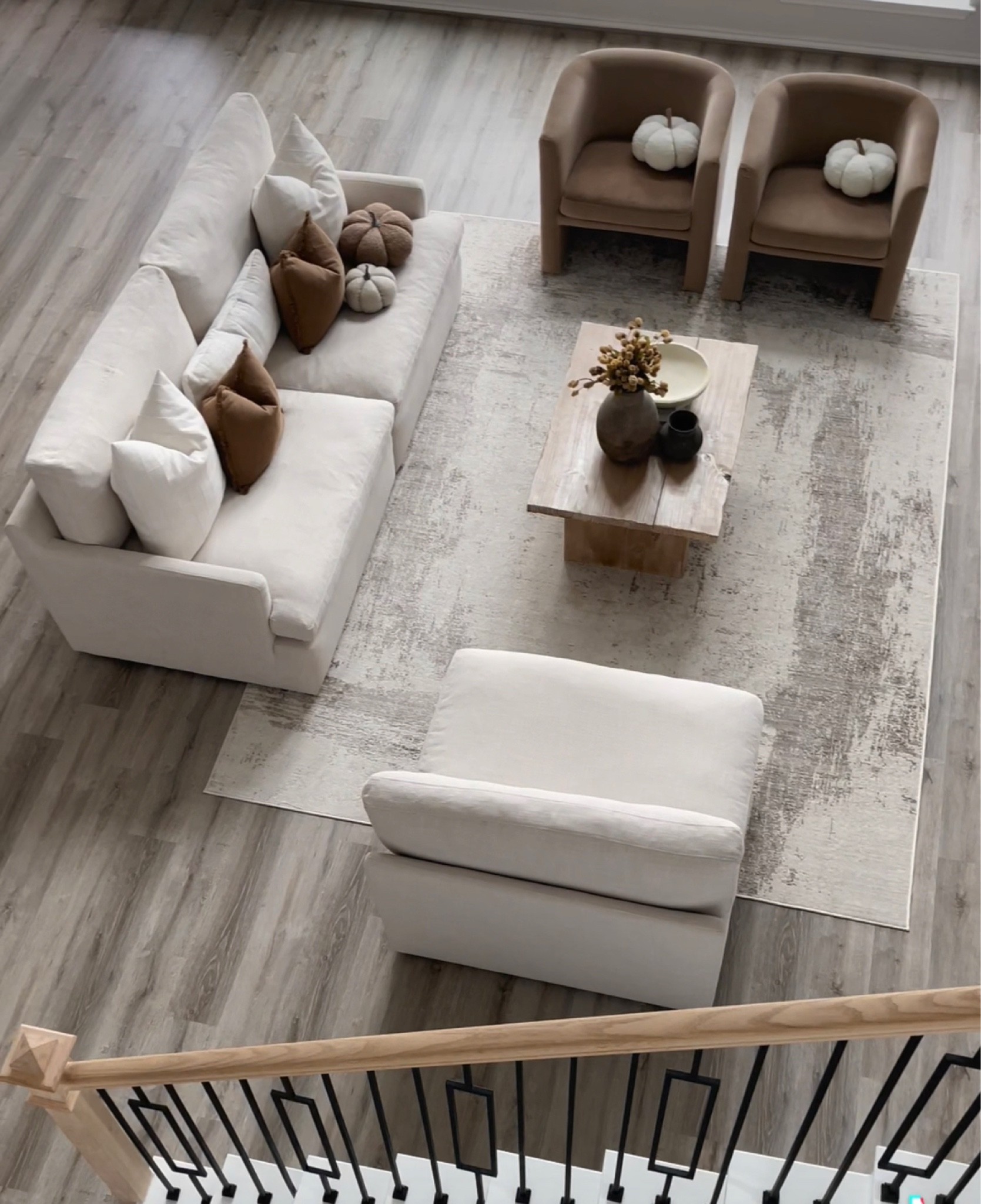 My organic living room. Fall edition🍂🤎 #organicmodern #livingroom #modern #falldecor #neutrals 

#LTKhome