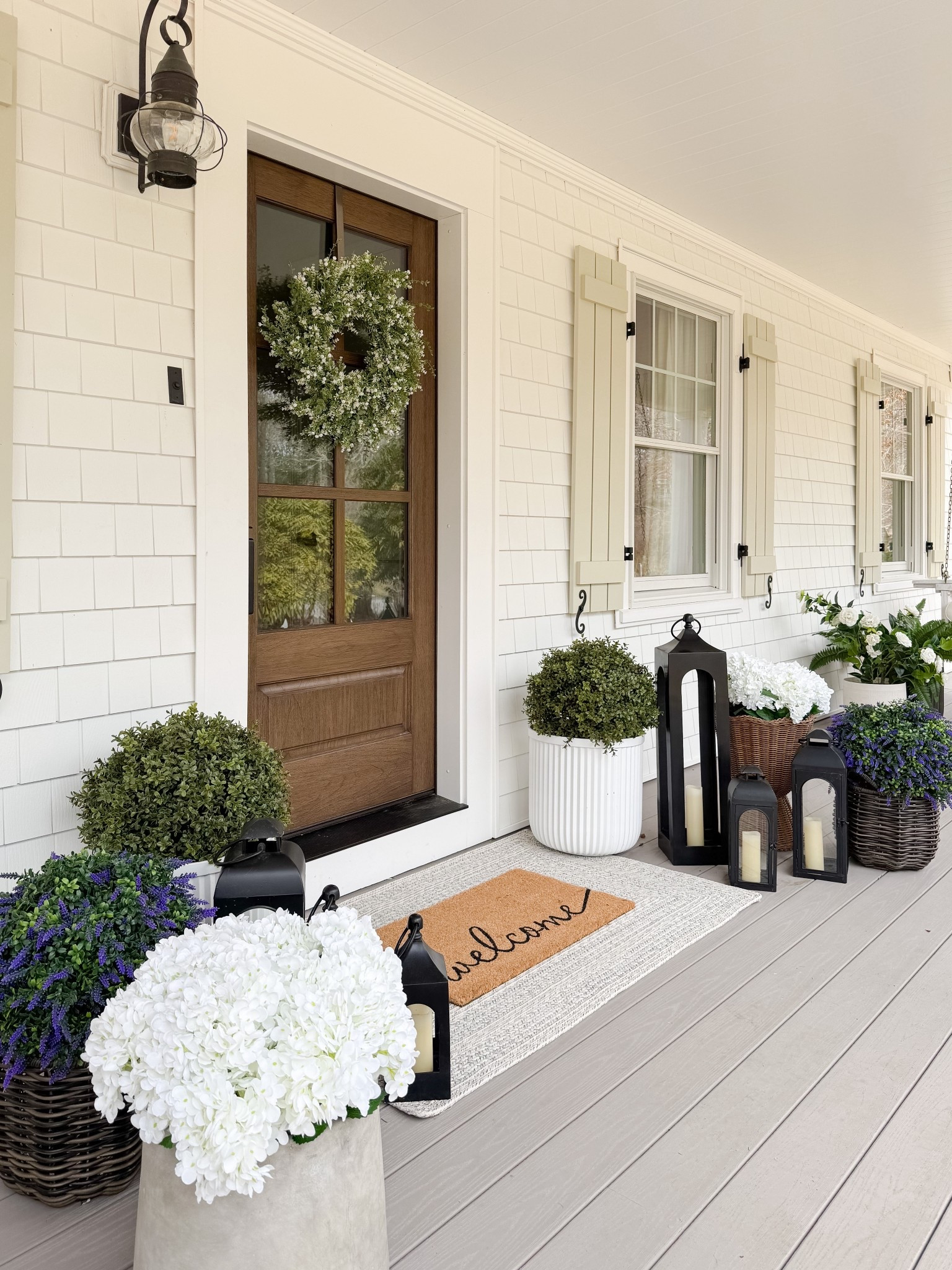 Spring Front Porch

Home  home decor  home favorites  spring front porch  spring home decor  seasonal decor  wreath  planters  area rug  coastal home

#LTKSeasonal #LTKHome