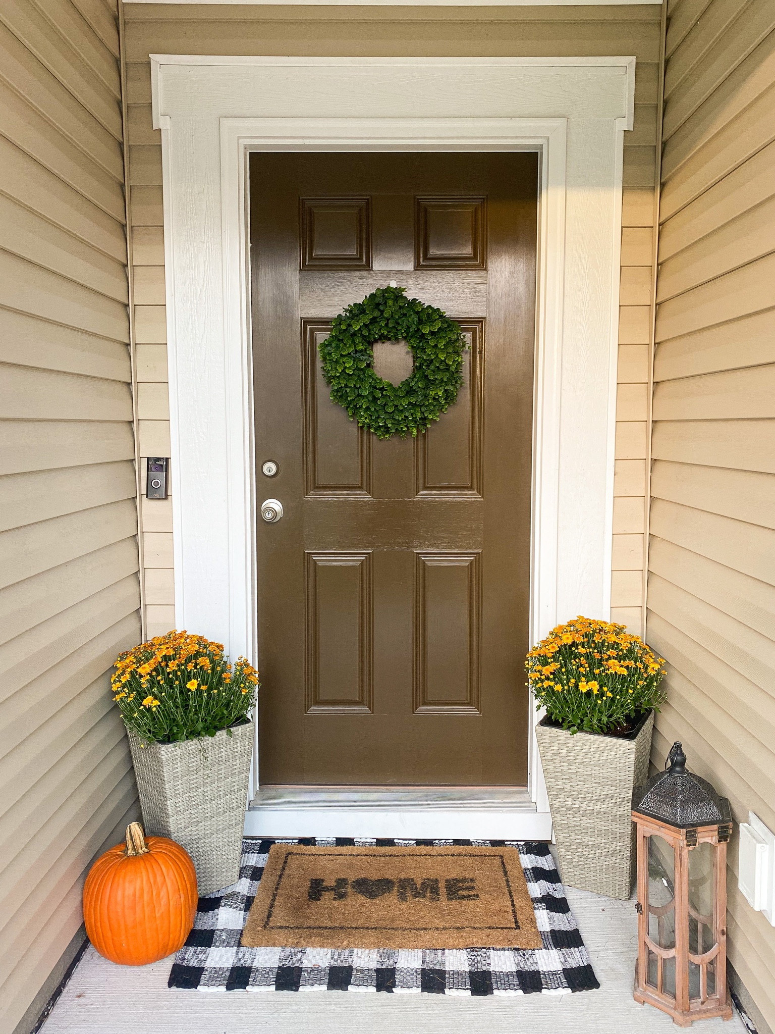 Fall front door scape!! 
🍁🎃🌼