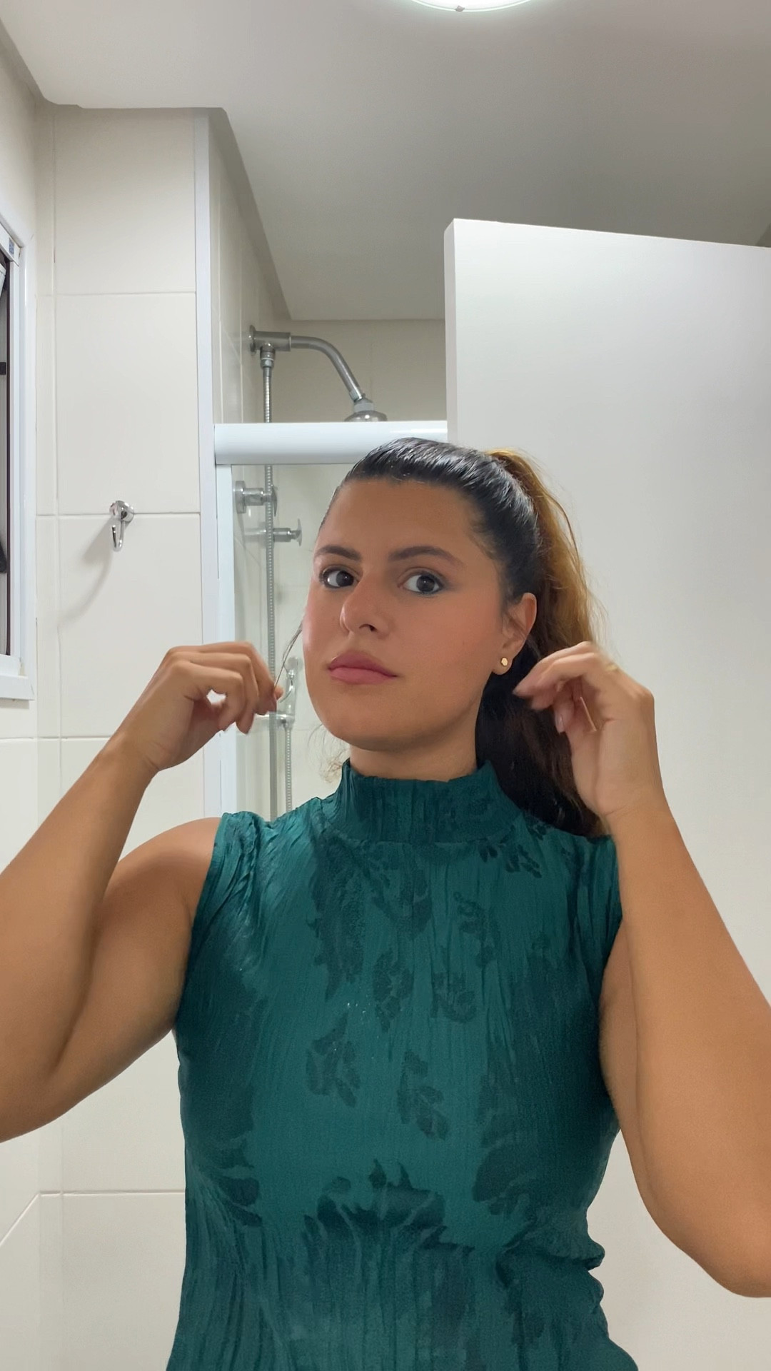 ~ na vibe do verde  😅 aprovado? 

produtos que usei (link esta no destaque “links makes”: 

- Creme hidratante @cetaphilbrasil  
- Hidratante Labial Hialurônico @niveabrasil 
- Corretivo salmão @baunycosmeticos 
- Blush Soft Cream 3 em 1 @baunycosmeticos 
- Lápis de olhos Verde solta o beat @vult 
- Lápis de olhos golden @oceane 
- Pó solto Translúcido @marykaybrasil
~ Balm @franbyfr 
- Gimme Brow @benefitbrasil 
- Iluminador Bronze @maccosmeticsbrasil 
~ Fixador de maquiagem @franbyfr 

#make #makeuptutorial #maquiagem 
#ltkbrasil #maquiagempassoapasso

#LTKbeleza #LTKbrasil #LTKdicadeestilo