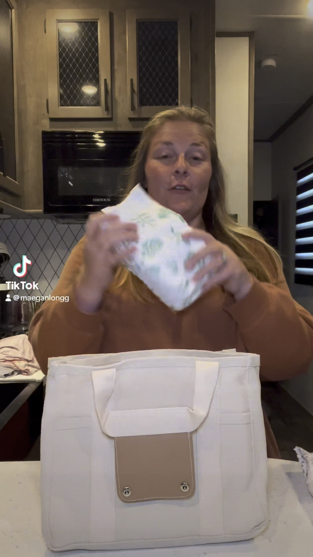 The BEST tote for everyday use! 

#LTKVideo #LTKTravel #LTKItBag