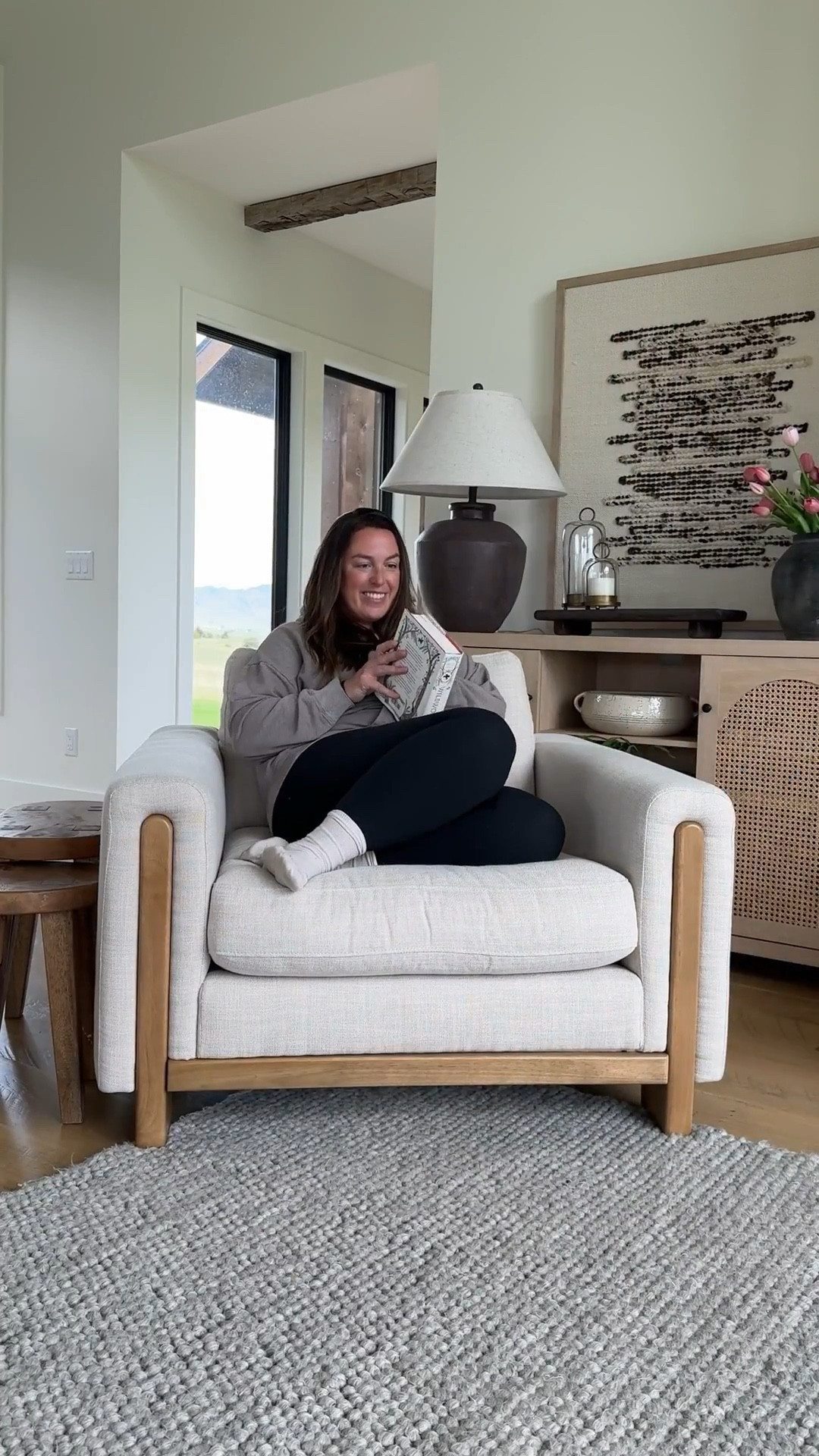 Living room must have! The coziest arm chair. Scroll to shop!

#LTKmomlife #LTKHome #LTKdayinmylife