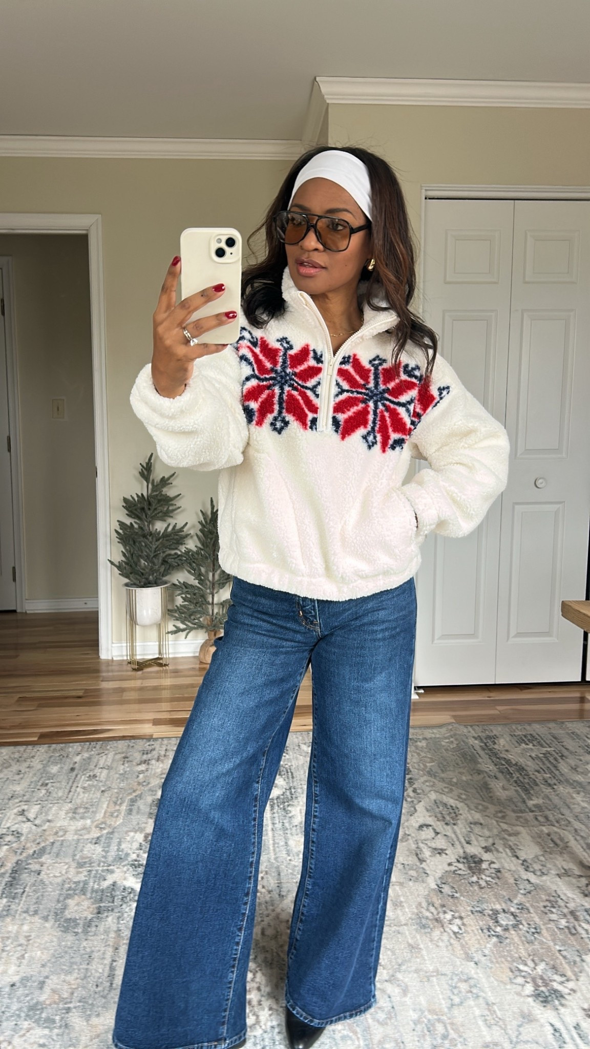 Wearing a medium in the pullover. I recommend sizing up one! 

#LTKCyberWeek #LTKHoliday #LTKFindsUnder50