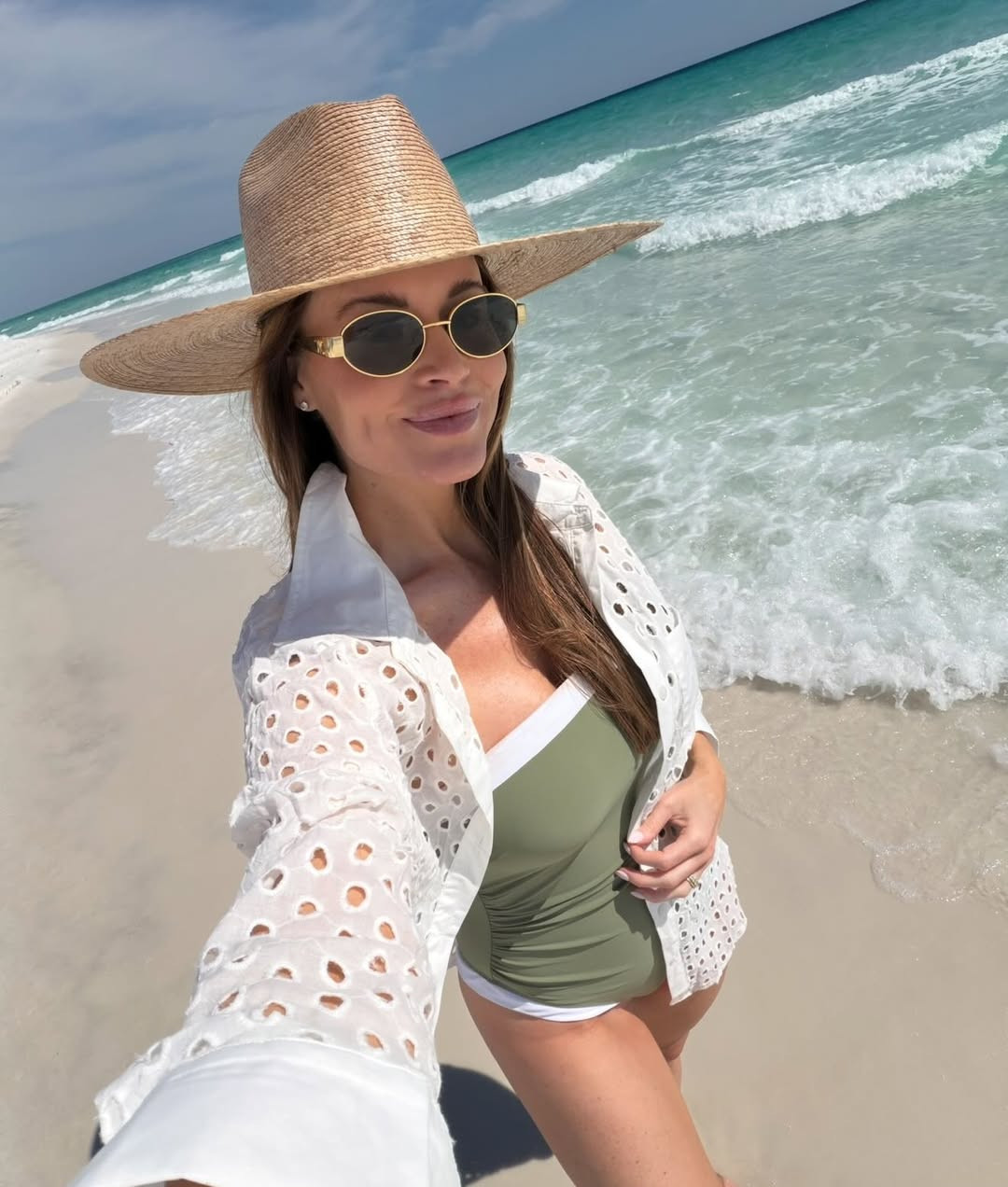 Summer beach day outfit 💚☀️

Pregnant outfits vacation, bump outfits, chic outfits women, vacation outfits, pregnant style, pregnancy outfits, second trimester outfits, Resortwear outfits, beach getaway

#LTKSwim #LTKSeasonal #LTKTravel