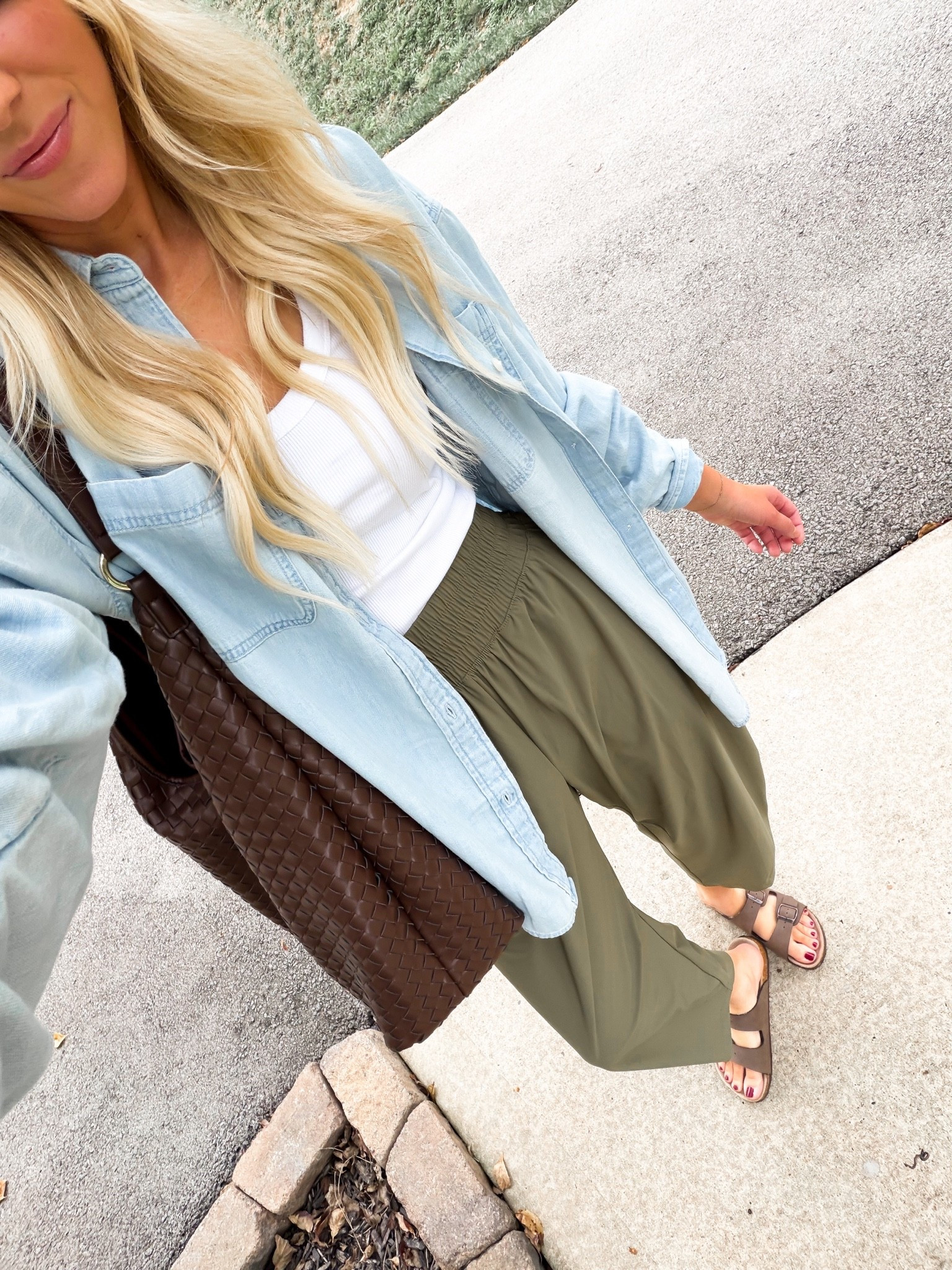 Early fall outfit inspo! What I’m wearing today for school drop off and errands! Loveee this chambray button down- covers the bum!! And this ribbed tank is my go-to! These active barrel pants are insane and restocked! And I’ve been carrying this Walmart woven bag everywhere! Looks like Bottega! @Walmart  @Target  @Aerie

#LTKootd #LTKActive #LTKWorkwear