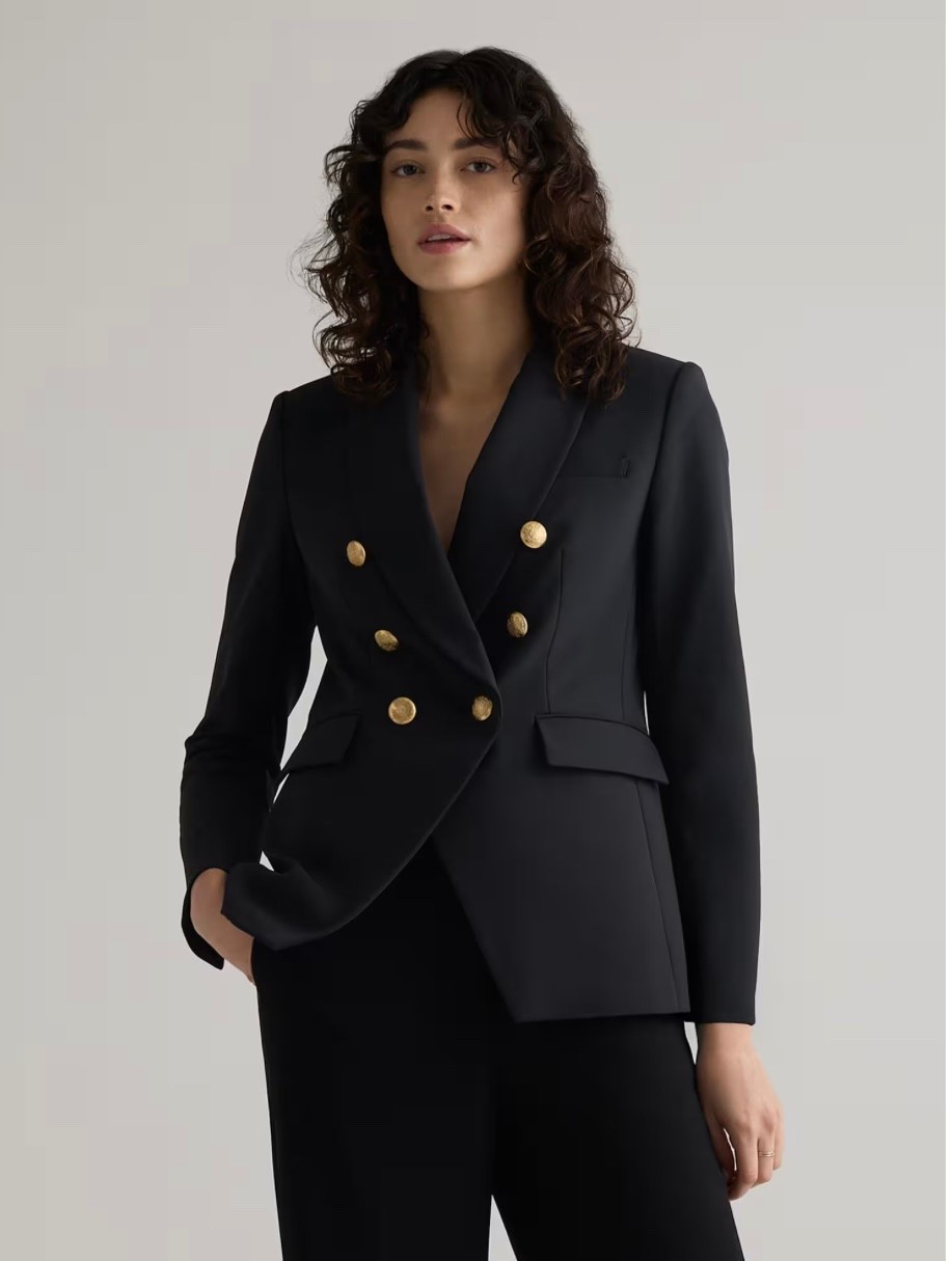 I’m absolutely a sucker for a good gold buttoned down blazer. So chic!! 👌🏼

#LTKOver40 #LTKdayinmylife #LTKmomlife