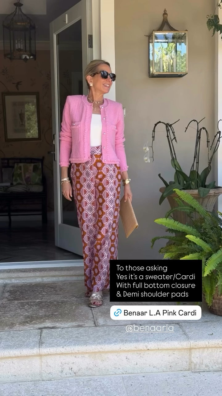 I’m wearing an xs, but think it runs small To those asking
Yes it’s a sweater/Cardi
With full bottom closure
& Demi shoulder pads  @benaarla

#LTKPetite #LTKootd #LTKgrwm