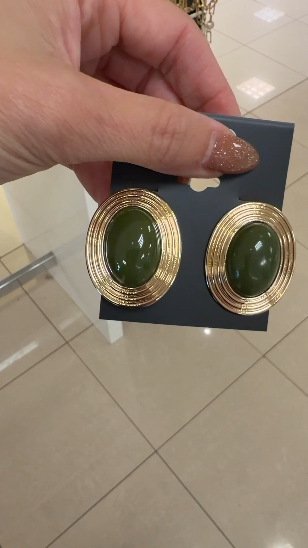 I love these oversized green and gold earrings. They look like a designer pair that I’ve been ironed down that cost almost $180. Jewelry, oval, look for less. @macys

#LTKBaby #LTKootd