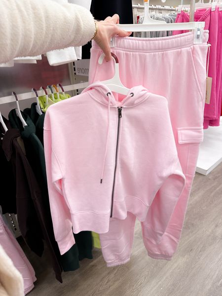 Cropped Zip-Up Sweatshirt and Joggers at Targett

#LTKstyletip