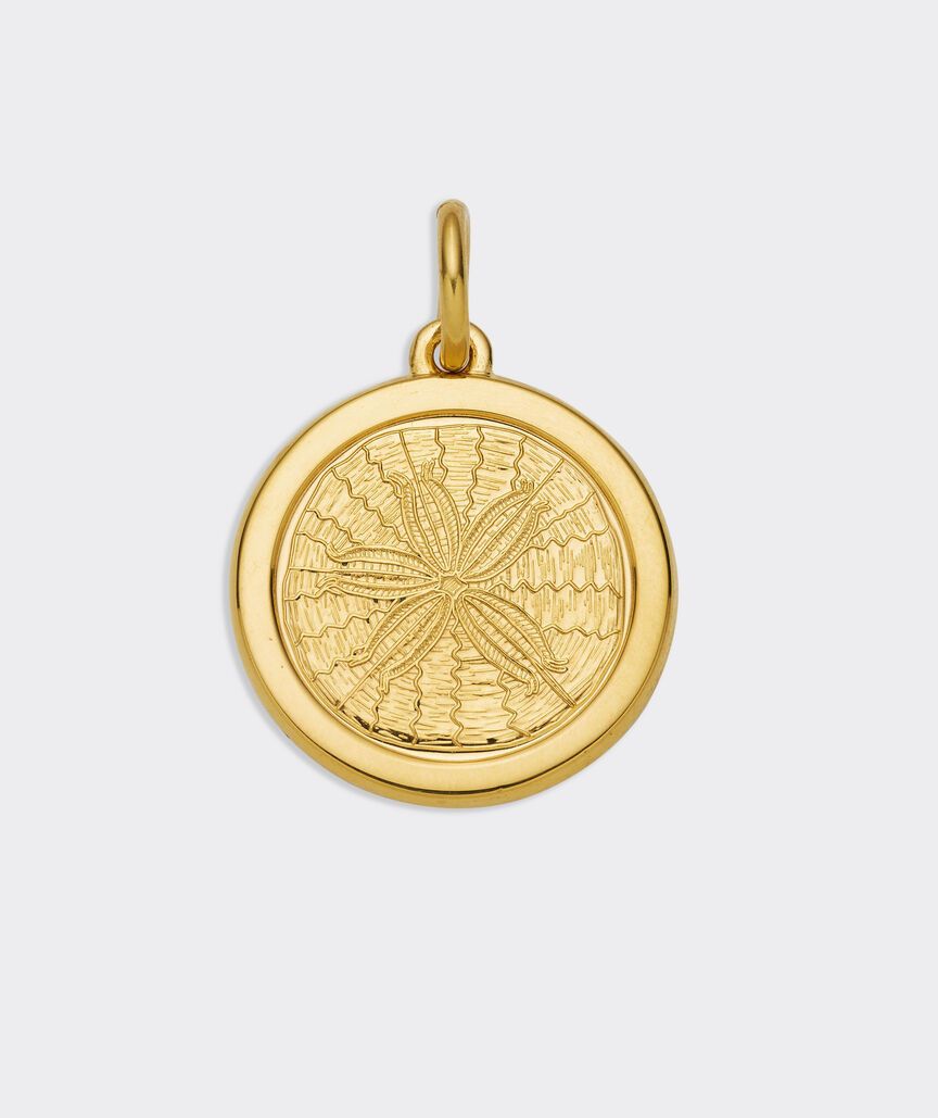 Colby Davis Medium Sand Dollar Pendant | vineyard vines