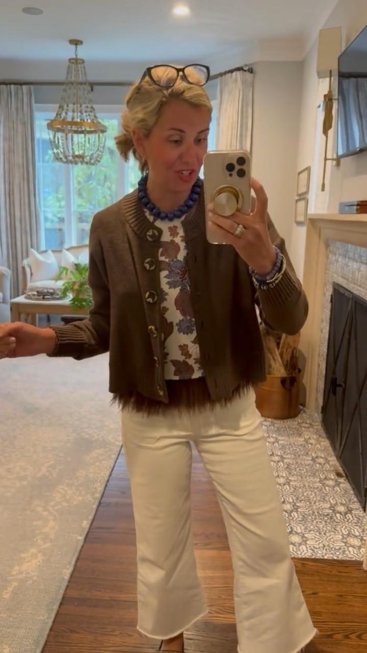 Same outfit from this morning but changed out sweater, jewels & shoes for a completely different look!
Sweater & Top - xs
Jeans - 25P
Mules - 38

#LTKdayinmylife #LTKOver40 #LTKmomlife