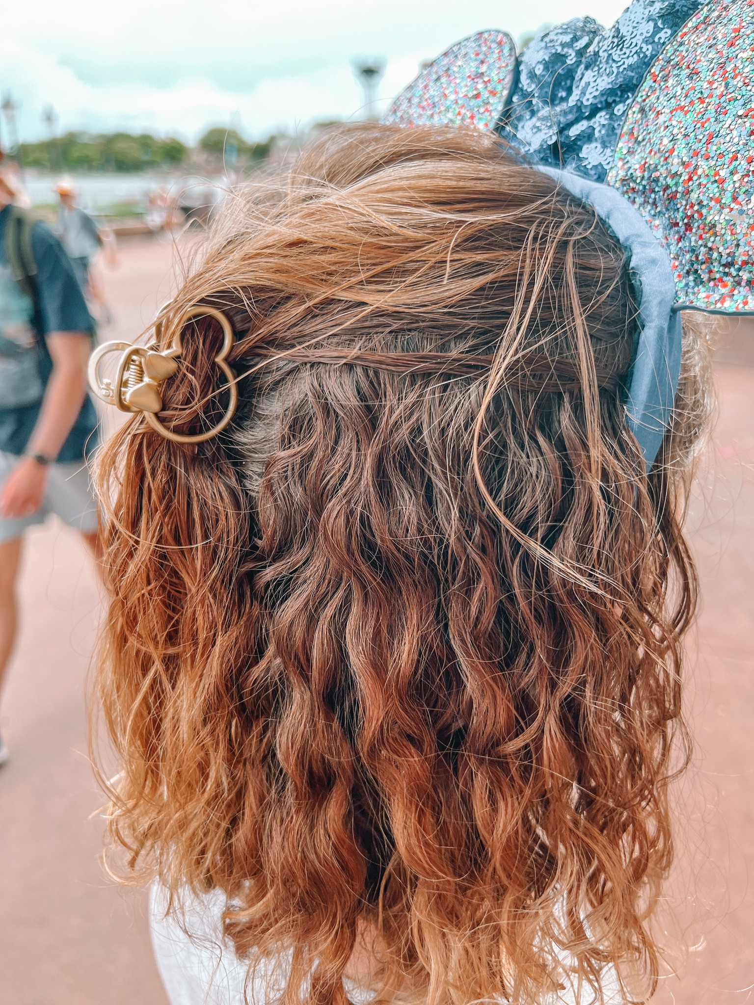 obsessed with these minnie mouse claw clips - so cute & easy since i do not know how to do hair whatsoever!! only $8 for 2 sizes! 




disney, vacation, hairstyle, simple

#LTKbeauty #LTKSeasonal #LTKtravel