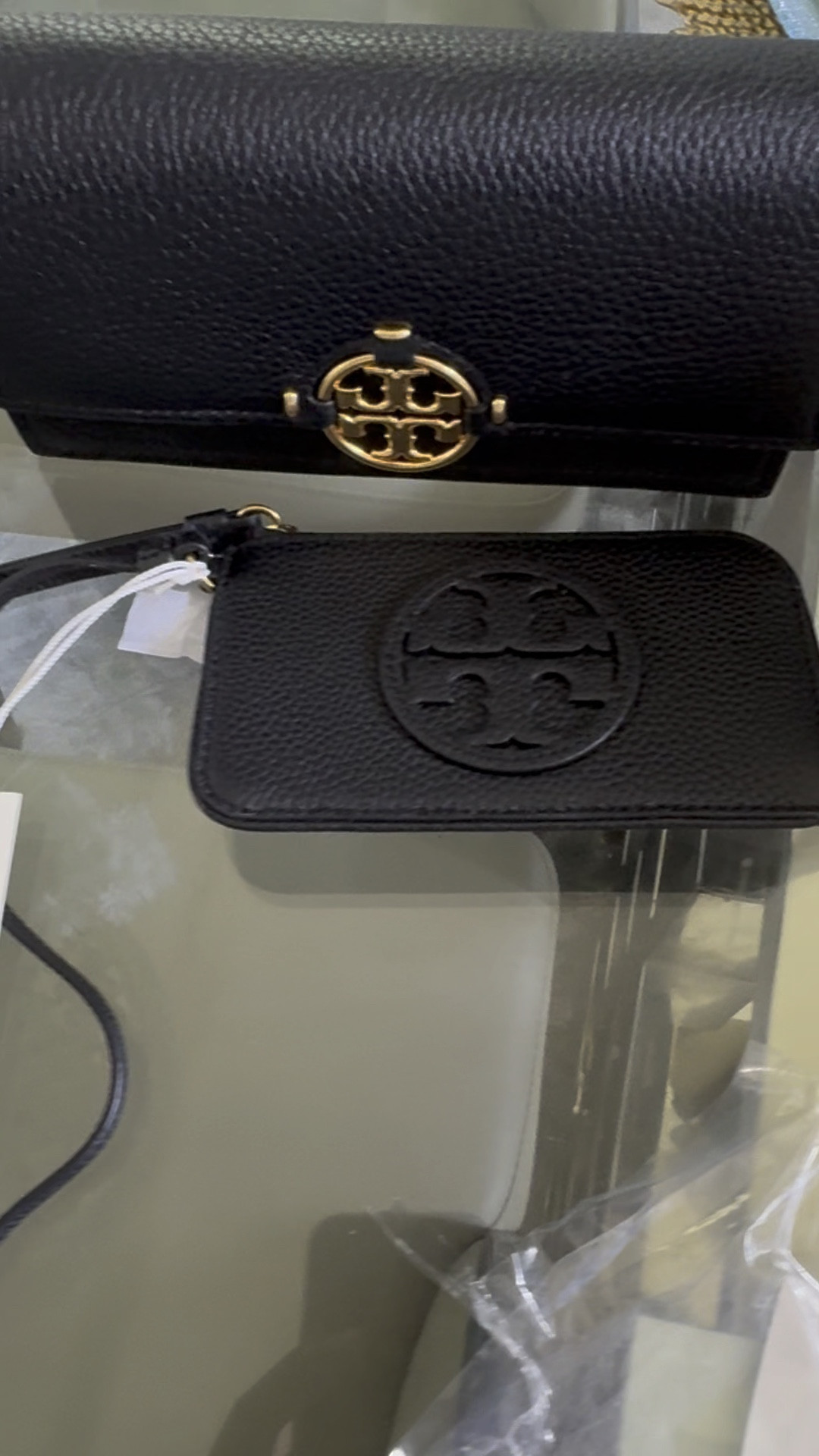 Check out my new Tory Burch, card, wallet, and clutch wallet currently all on sale

#LTKParties #LTKGiftGuide #LTKSaleAlert