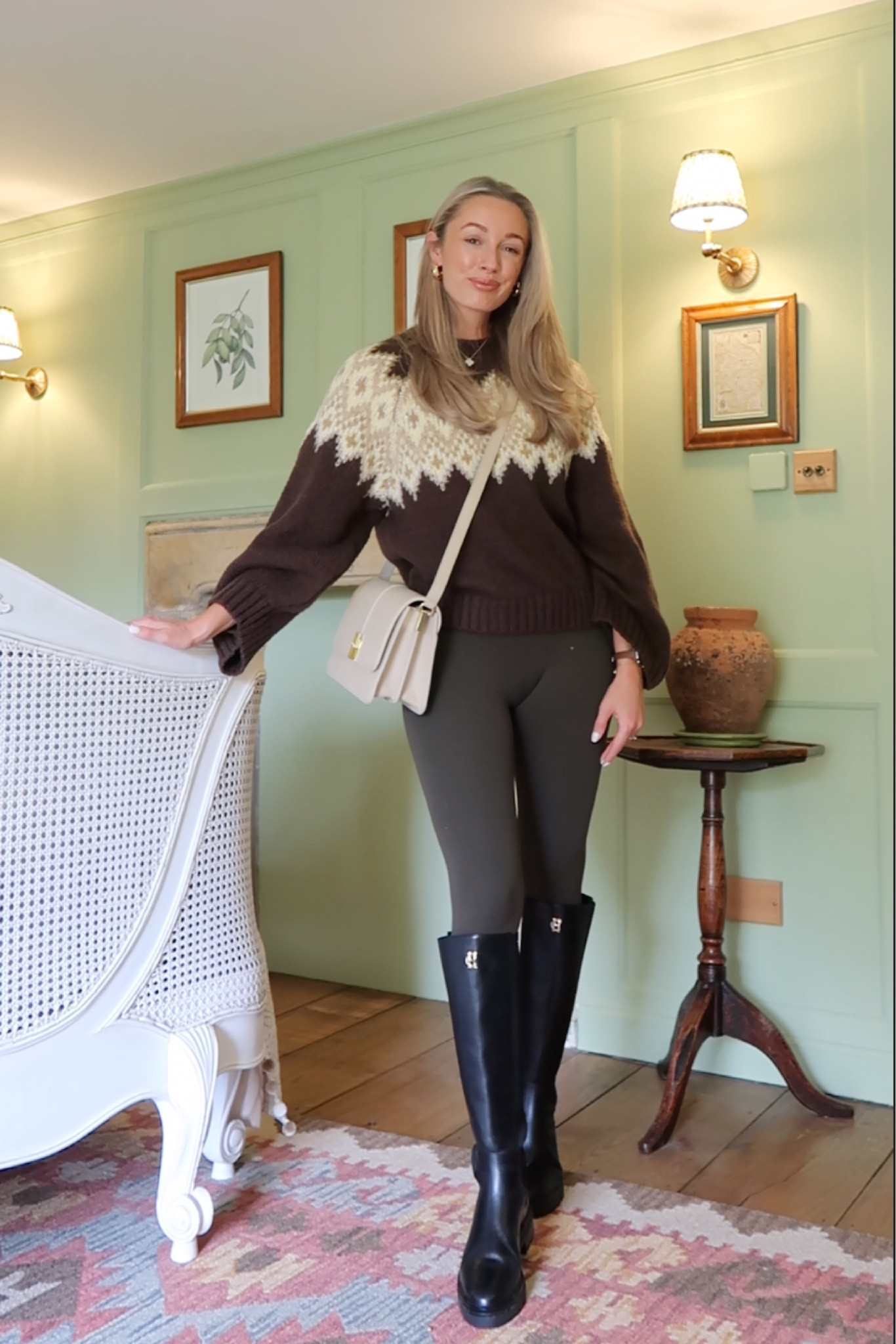 Today is day 19 of 30 Days of Autumn looks! 🍂 Today we have a super comfy and cosy outfit; made up of mostly highstreet pieces 

#LTKSeasonal #LTKfindsunder50 #LTKfindsunder100