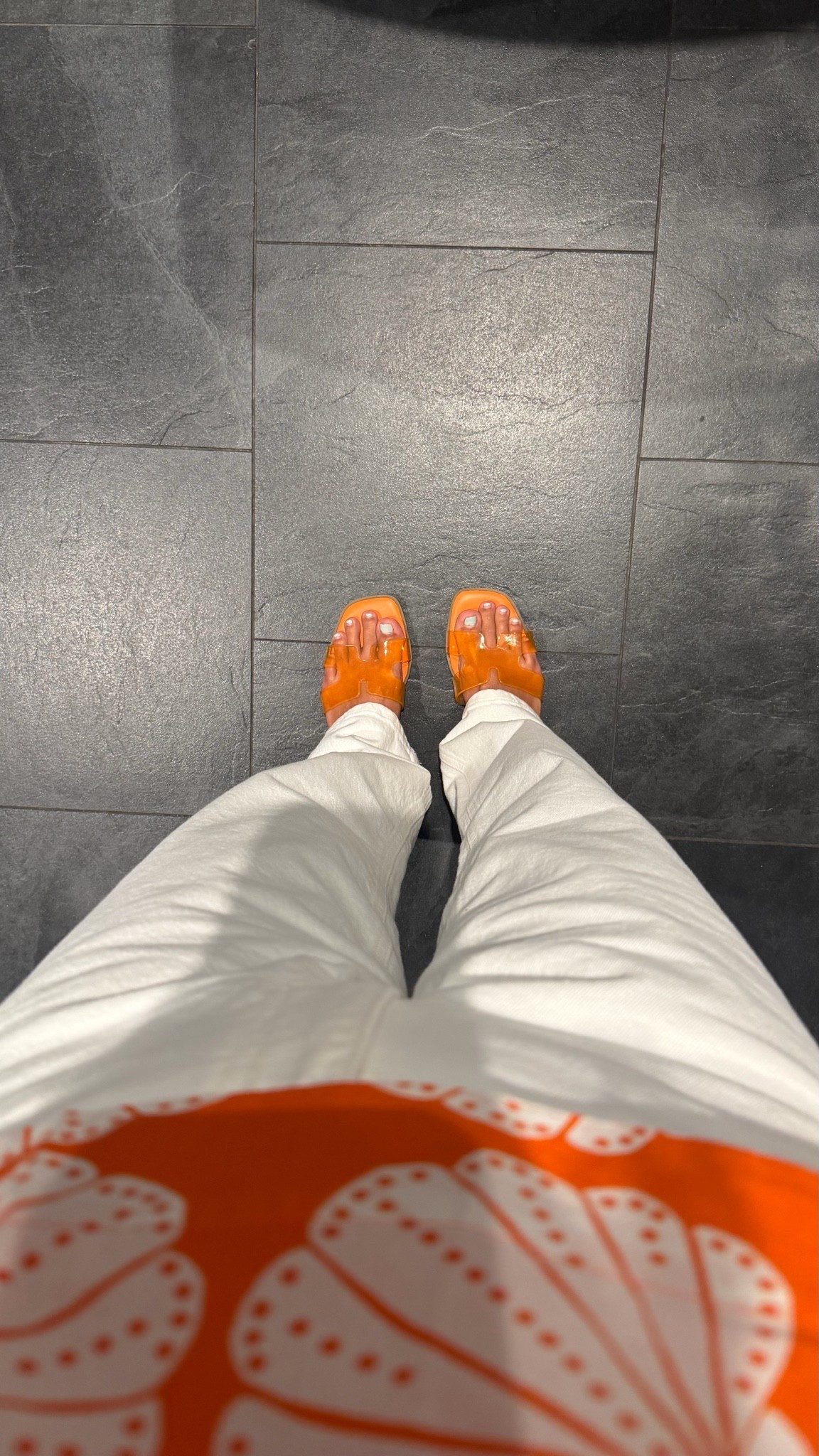 A little pop of color makes every outfit more fun. 🍊🤍

#ootd #everydaystyle #summerstyle #orangepop #minimalstyle #casualchic #fashiondetails #neutralstyle #styleinspo #outfitideas #effortlessstyle #dailylook #currentlywearing #stylediary #fashionmoments

#LTKdayinmylife #LTKstorytime #LTKSeasonal