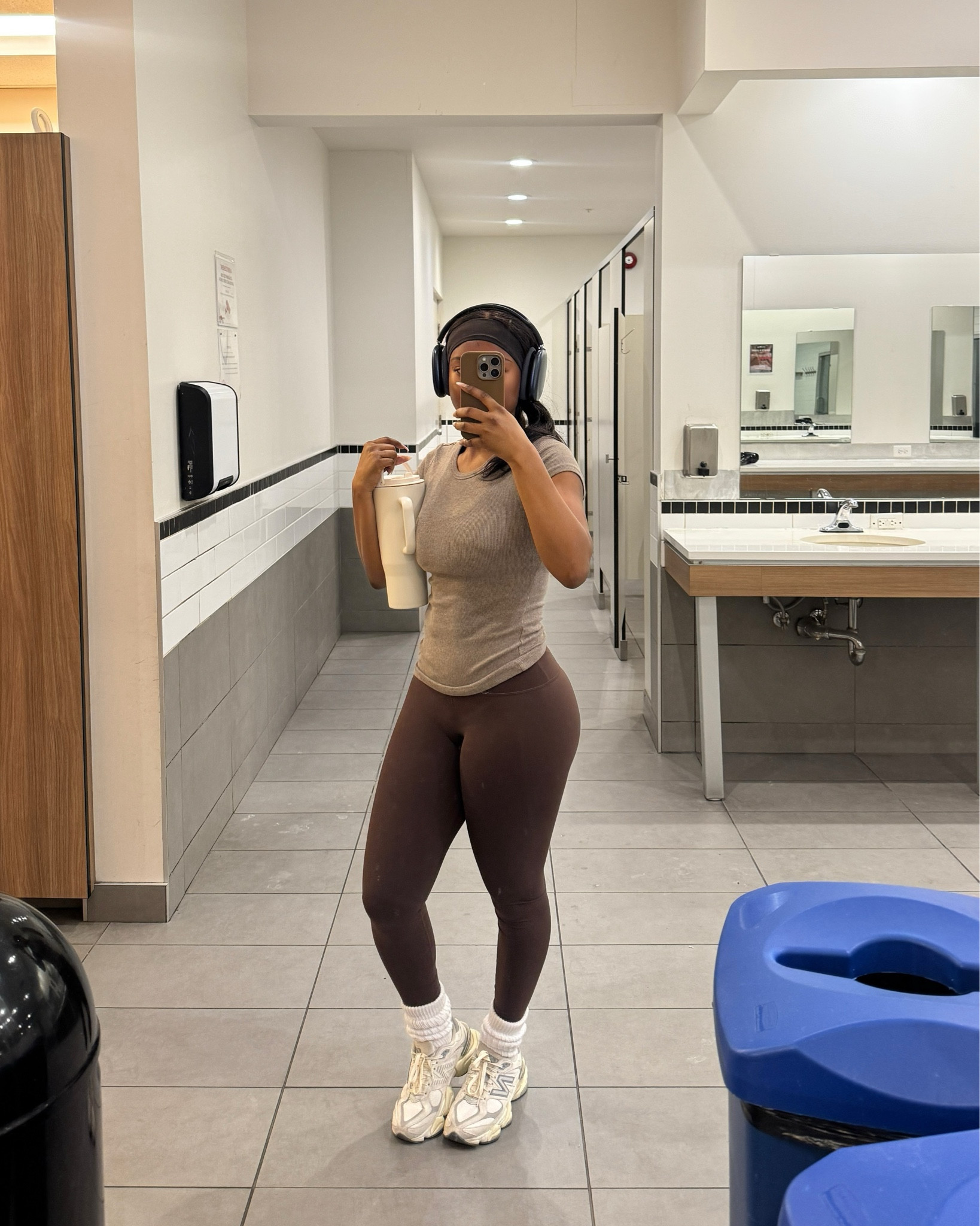 Brown gym look! So cute yet comfy and perfect for an intense workout 