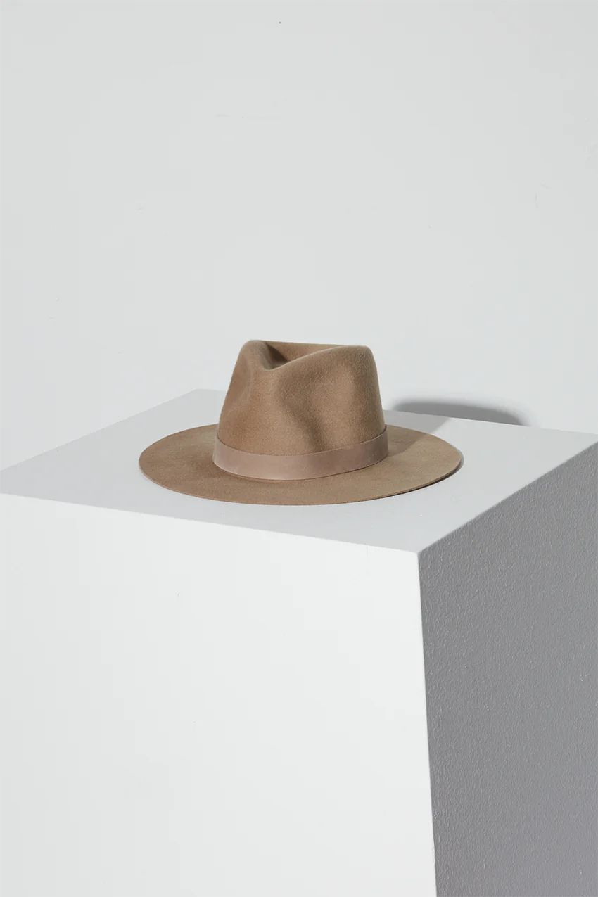 Luca Hat | Janessa Leone