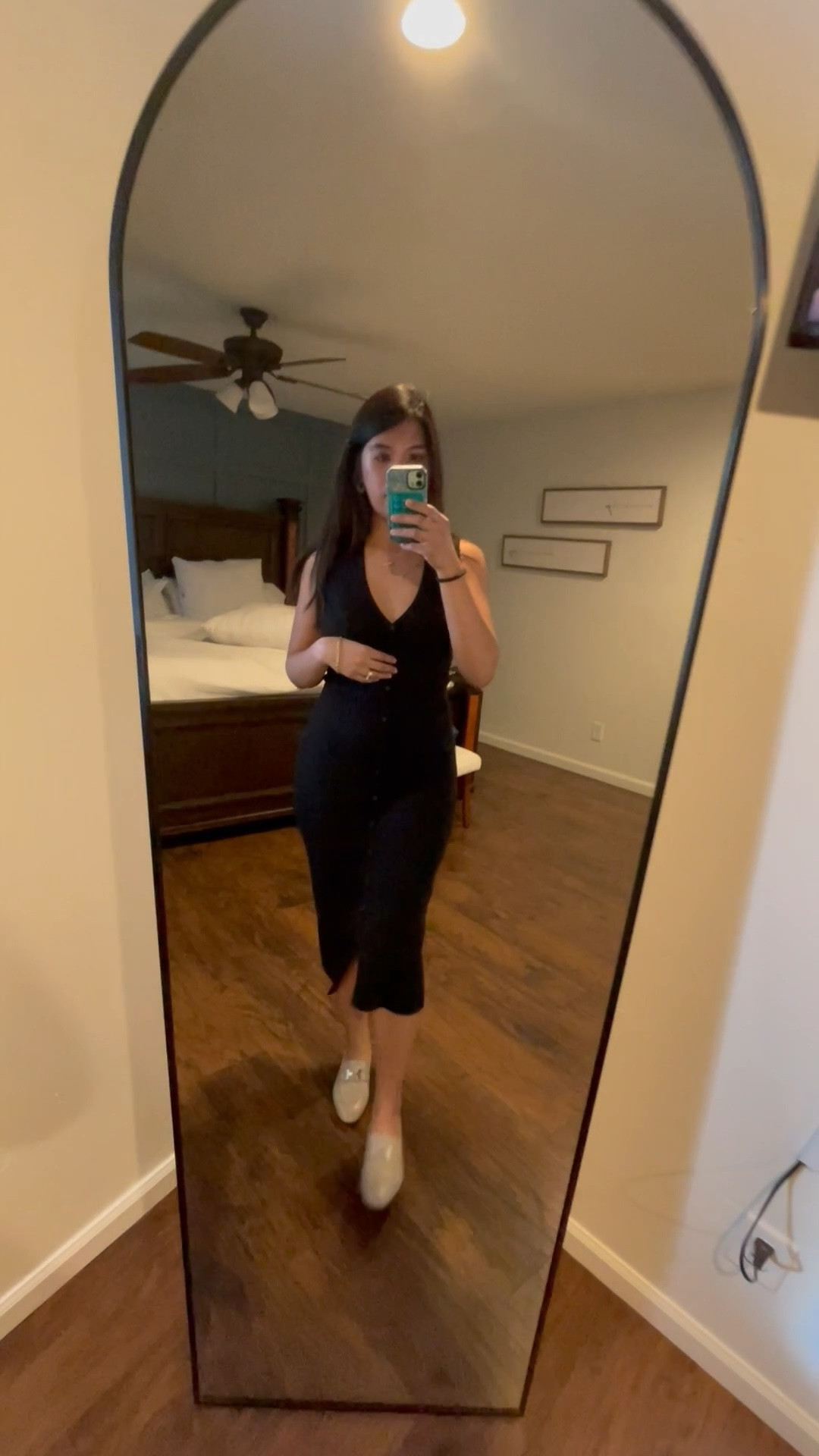 best fitting Calvin Klein Dress, I got it in sz small. I am true to size small and size 4 for most brands :) 