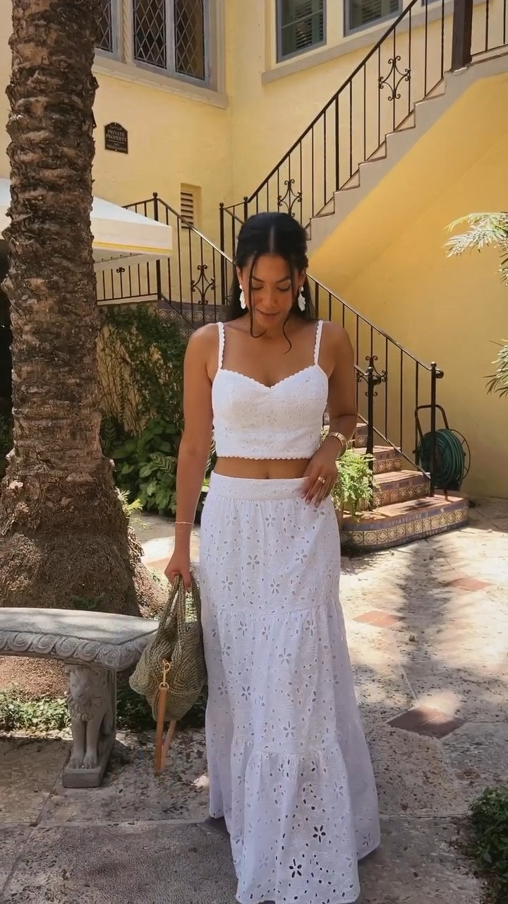 It’s officially the first day of summer!! 🐚🌞🌴💛

#summeroutfit #summeroutfitinspo #europeansummer