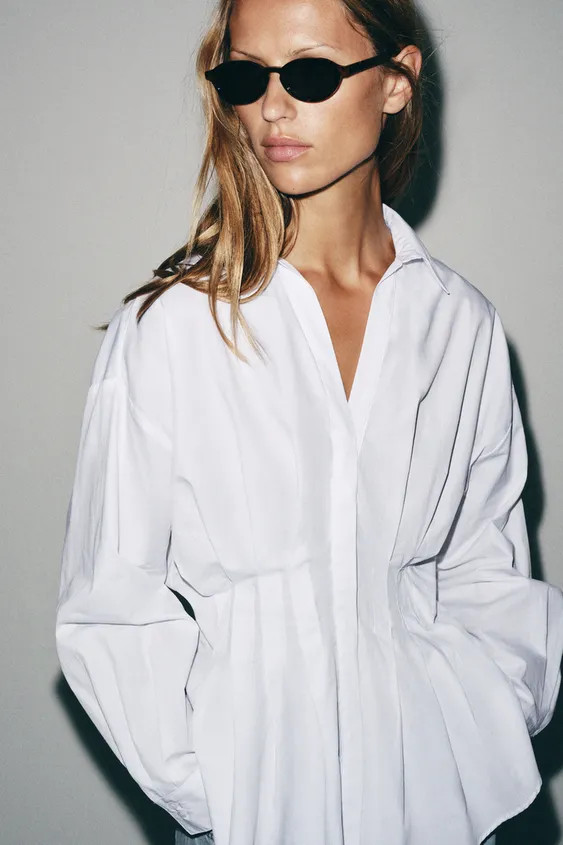 Collared shirt with a v-neck and long sleeve. Featuring pleats at the waist. Hidden button-up fro... | Zara UK