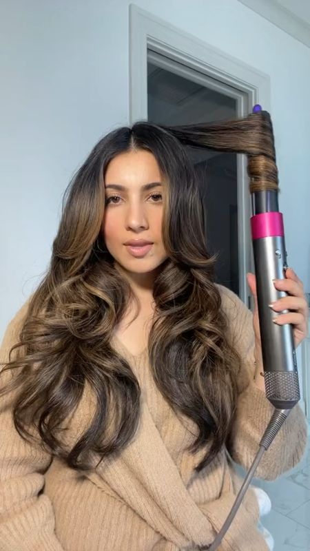 My go-to for effortless curls !
10 minutes tops and they last all day. 

Click down below to SHOP NOW and don’t forget to SHARE with your bestie .

#dyson #wandcurls 

#LTKstyletip #LTKbeauty #LTKfindsunder50