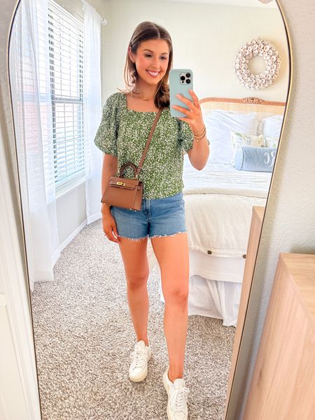 Casual spring to summer outfit! Wearing a size XS in top and 25/reg/ curve love in shorts!

Abercrombie // denim shorts // tops // summer outfit // 

#LTKFind #LTKstyletip