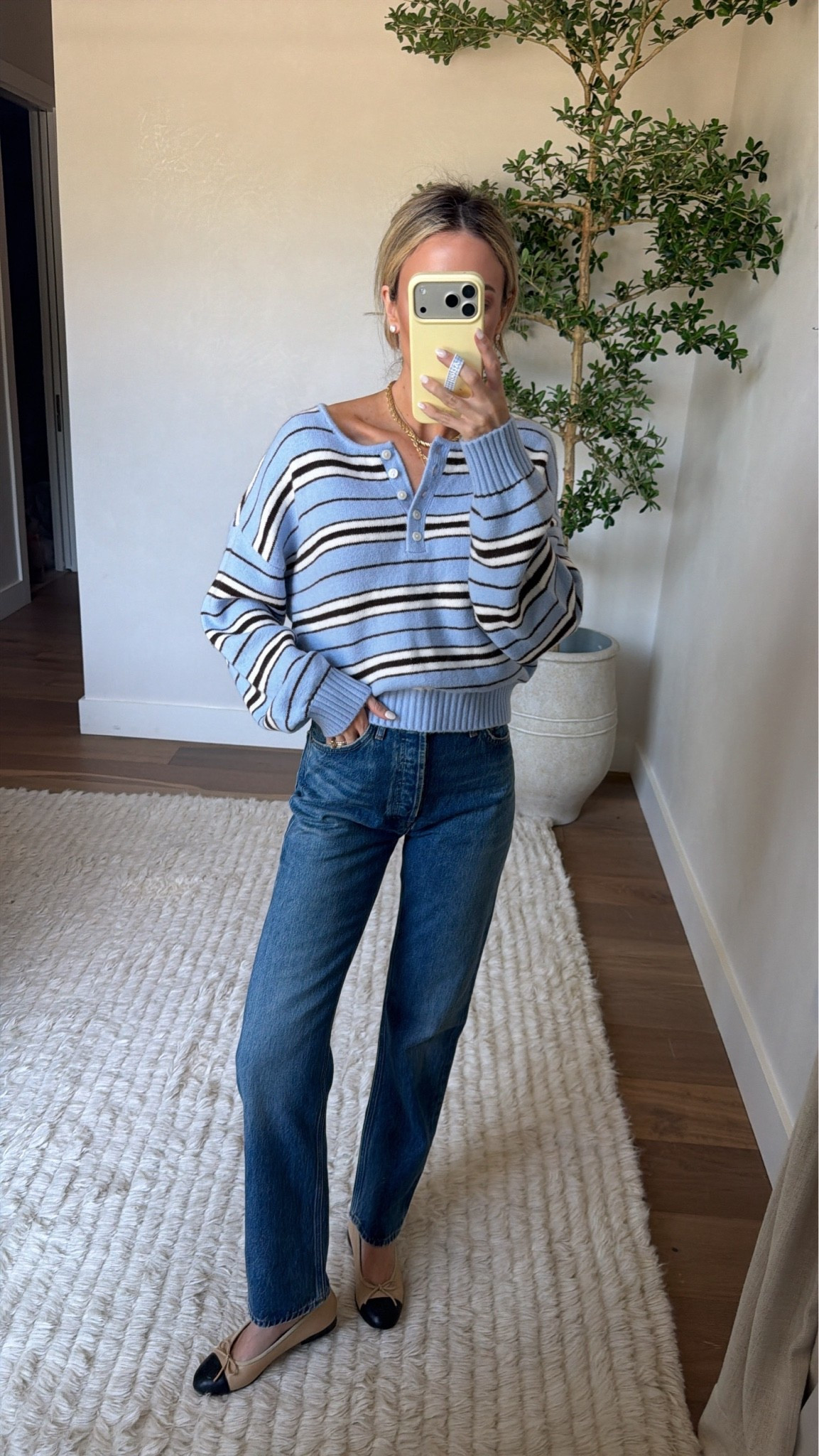 Wearing XS in sweater 
25 in jeans