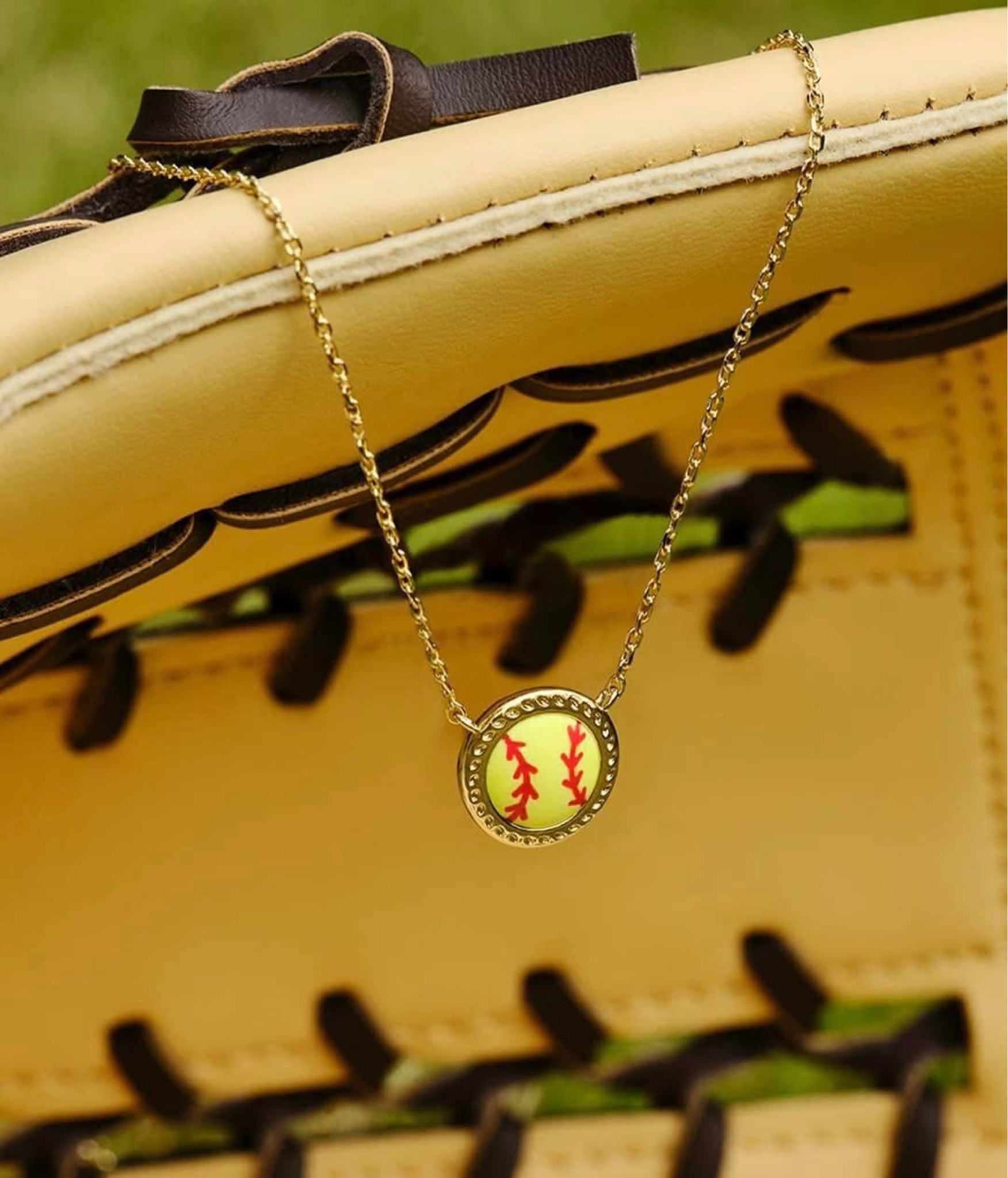 Kendra Scott softball necklace!! Perfect for your teen or tween! 

#LTKFindsUnder100 #LTKSeasonal