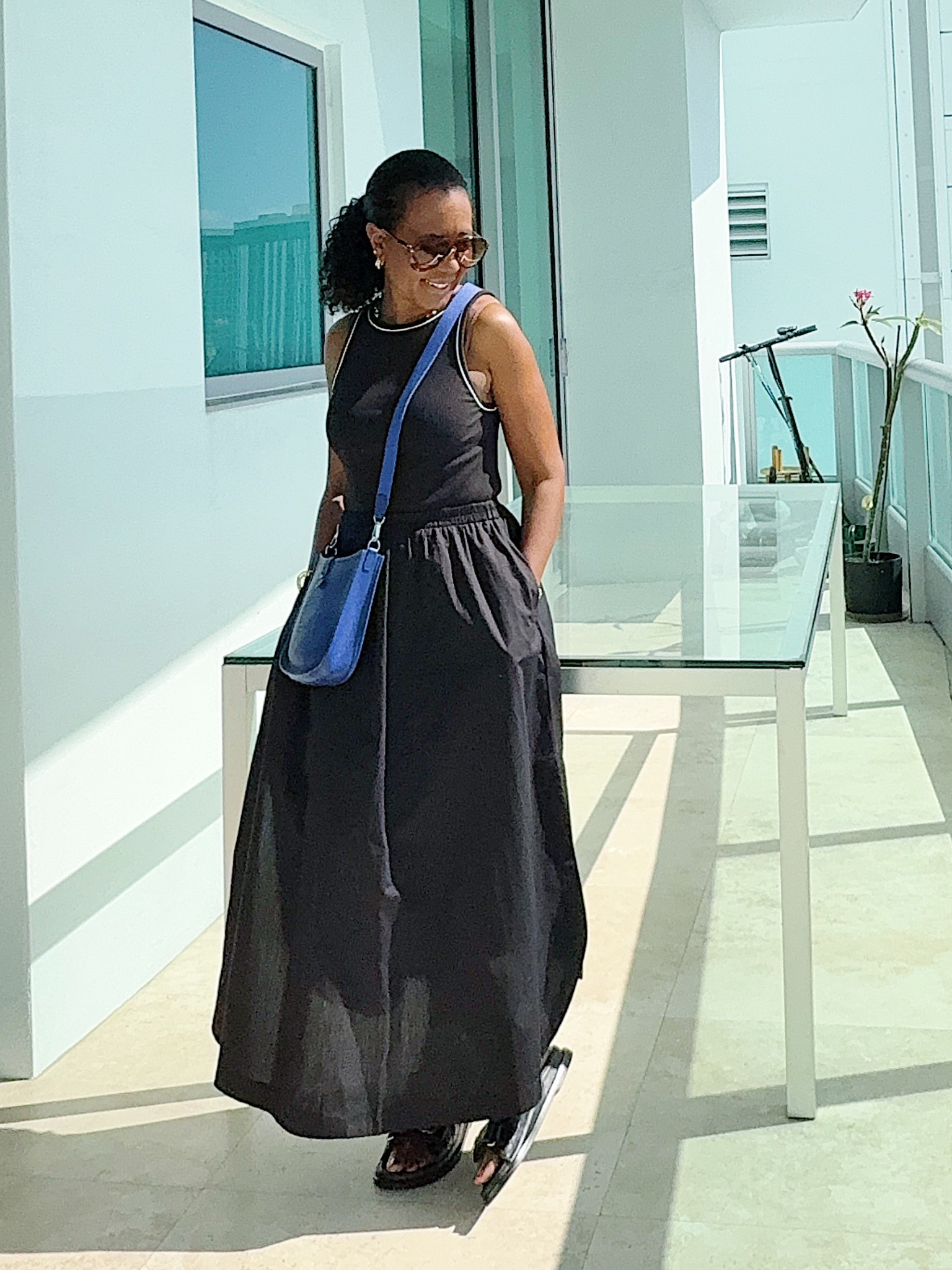 The perfect travel dress. I’m wearing a size S.


#traveloutfit
#zara

#LTKPetite #LTKTravel #LTKFindsUnder50