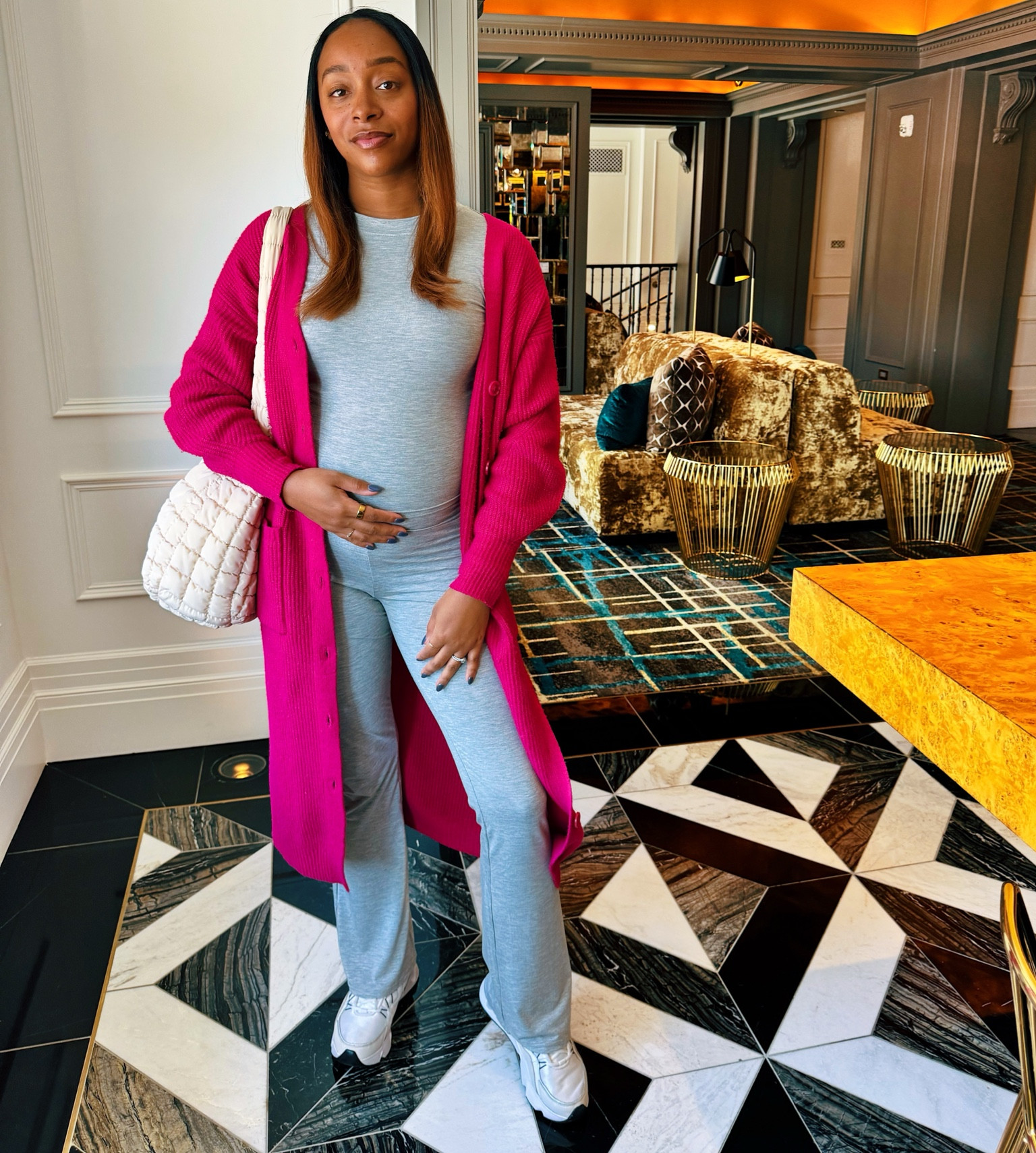 I now have this set in 4 colors!! It’s so good! 

Size medium! 