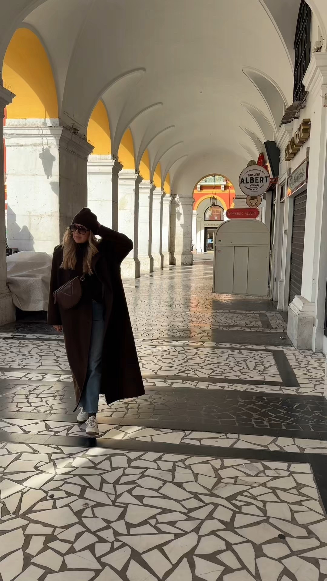 Un manteau qui donne de l’allure sans effort.
Le sac banane en cuir vient trancher. Il est chic et tellement pratique que je ne peux plus m’en passer ! 

look manteau,, mode femme, vestiaire femme, sélection pièces, vêtements femme, dressing femme, idées tenues, style parisien, mode parisienne, looks minimalistes, inspiration mode, tenues femme, looks du quotidien, outfit chic, capsule wardrobe, mode après 40 ans, The Frankie Shop, 

#dailyfashion#outfitstyle#minimalmood#otdfashion #wintercoat#

#LTKfrance #LTKwinter #LTKeurope