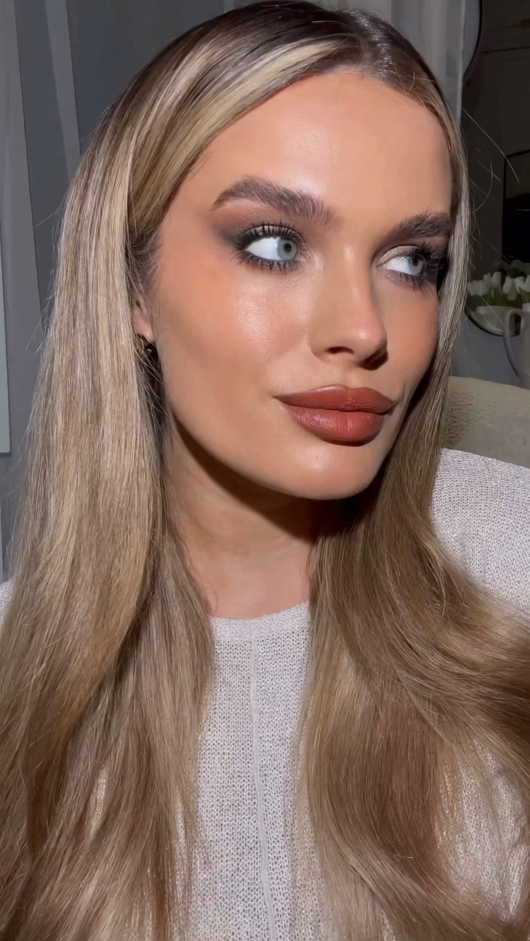 Cool Smokey eye make up look.
KVD Good apple foundation: light 008
Charlotte tilbury radient skin concealer: 2.5 fair 
Mac Lip liner: Cork 
Mac slim lipstick: Gingerella 
Nude stix blush: picante 
Bobbi brown shadow stick: espresso 
Laura mercier caviar stick: moonlight  
Vieve eye wand: raven

#LTKunder50 #LTKeurope #LTKbeauty