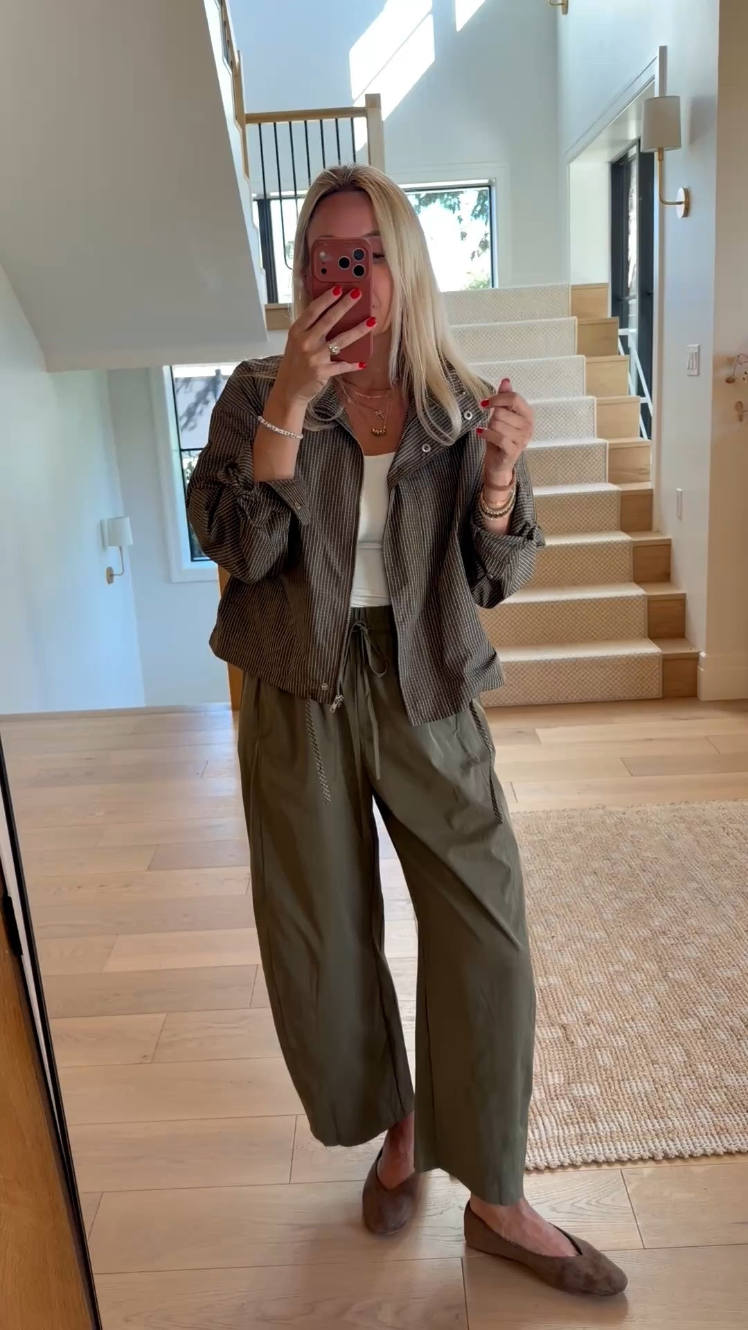 These pants are sooooo good!

#LTKgrwm #LTKmomlife #LTKootd