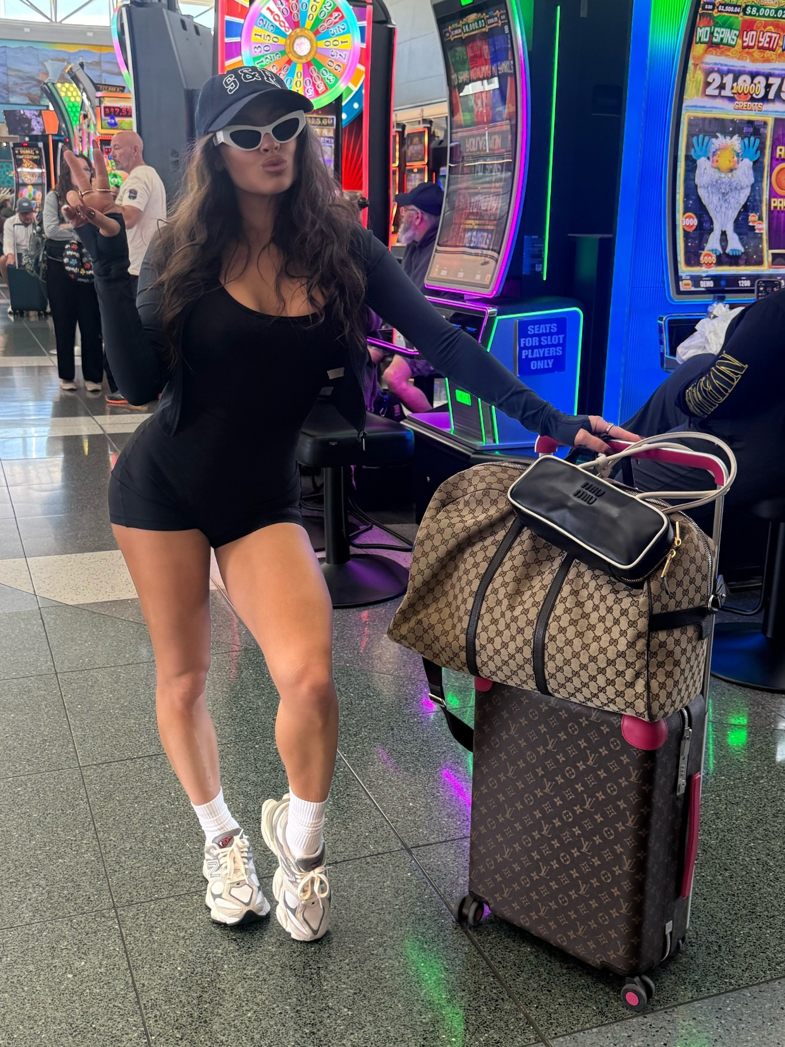 Airport fit .. sporty & rich 

#LTKootd #LTKfitnessgoals #LTKTravel
