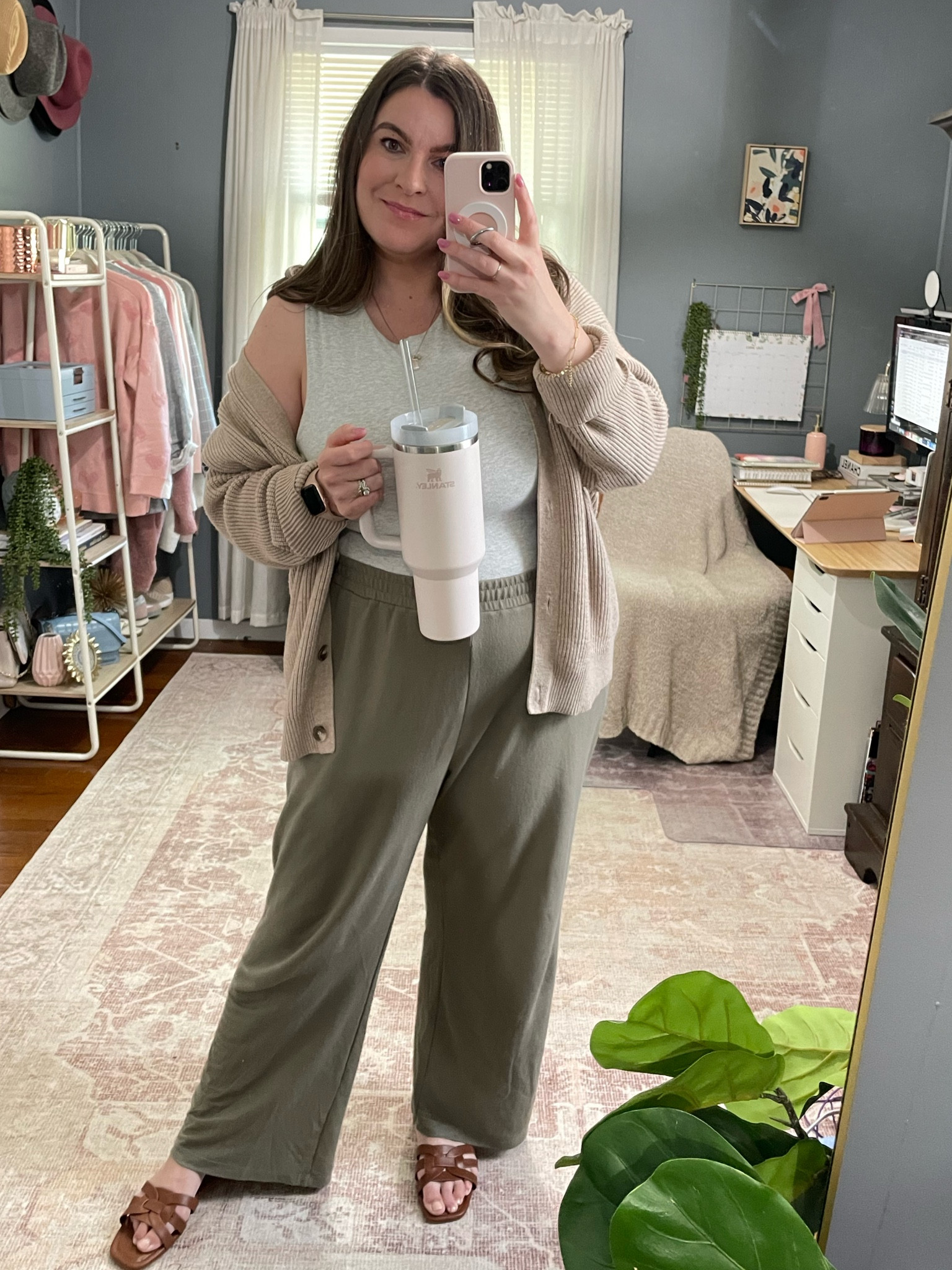 Summer meeting essentials:
Linen pants
Bodysuit
Cardigan
Water

#LTKMidsize #LTKSummerSales #LTKStyleTip