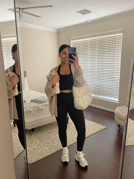Workout class outfit idea 
Halter neck sports bra: small 
Leggings: small 
White ankle socks 
New balance 530 sneakers: 4.5 men 
Puffer tote bag 
Knit cardigan: old, linked similar 
Stanley cup 

#LTKFitness #LTKShoeCrush #LTKSeasonal