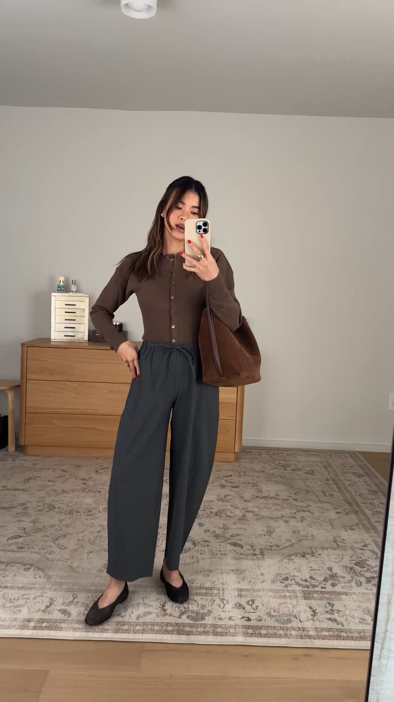I’m obsessed with these @Aritzia barrel pants!

Sizing info: 
-Aritzia Golightly Cardigan - Wonder Yarn (Size XS in Heather Dark Chocolate) 
-Aritzia Commentary Pant (Size 2XS in Hthr Chrcl/Nmd Tup) 

Aritzia Fall New Arrivals, Aritzia Sweaters, Aritzia best sellers, best pieces from Aritzia for petite, what pants from Aritzia will fit if youre petite, Petite style guide, how to dress if you’re petite, Petite style, petite fashion, mom outfit, mom style, petite pants, petite outfit ideas, petite outfits, best pants for petite, Fall style, Fall outfits, vacation outfits, Aritzia try on,

#LTKootd #LTKSeasonal #LTKPetite