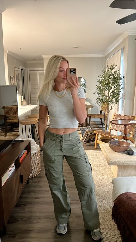 Baby tee, Abercrombie style, Abercrombie pants, cargo pants, army green cargo pants, green cargo pants, street style outfits, streetwear outfits, everyday style, everyday outfits, outfit essentials